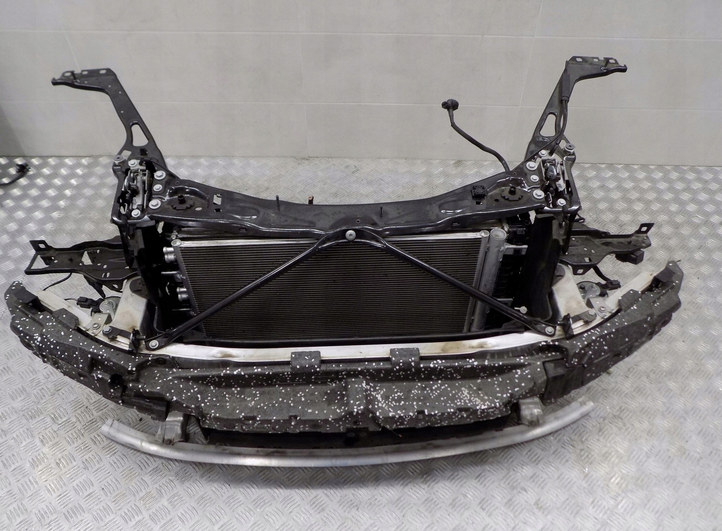 BMW F40 PAS PRZEDNI CHŁODNICE KOMPLET 120d Numer katalogowy części BMW F40 120d