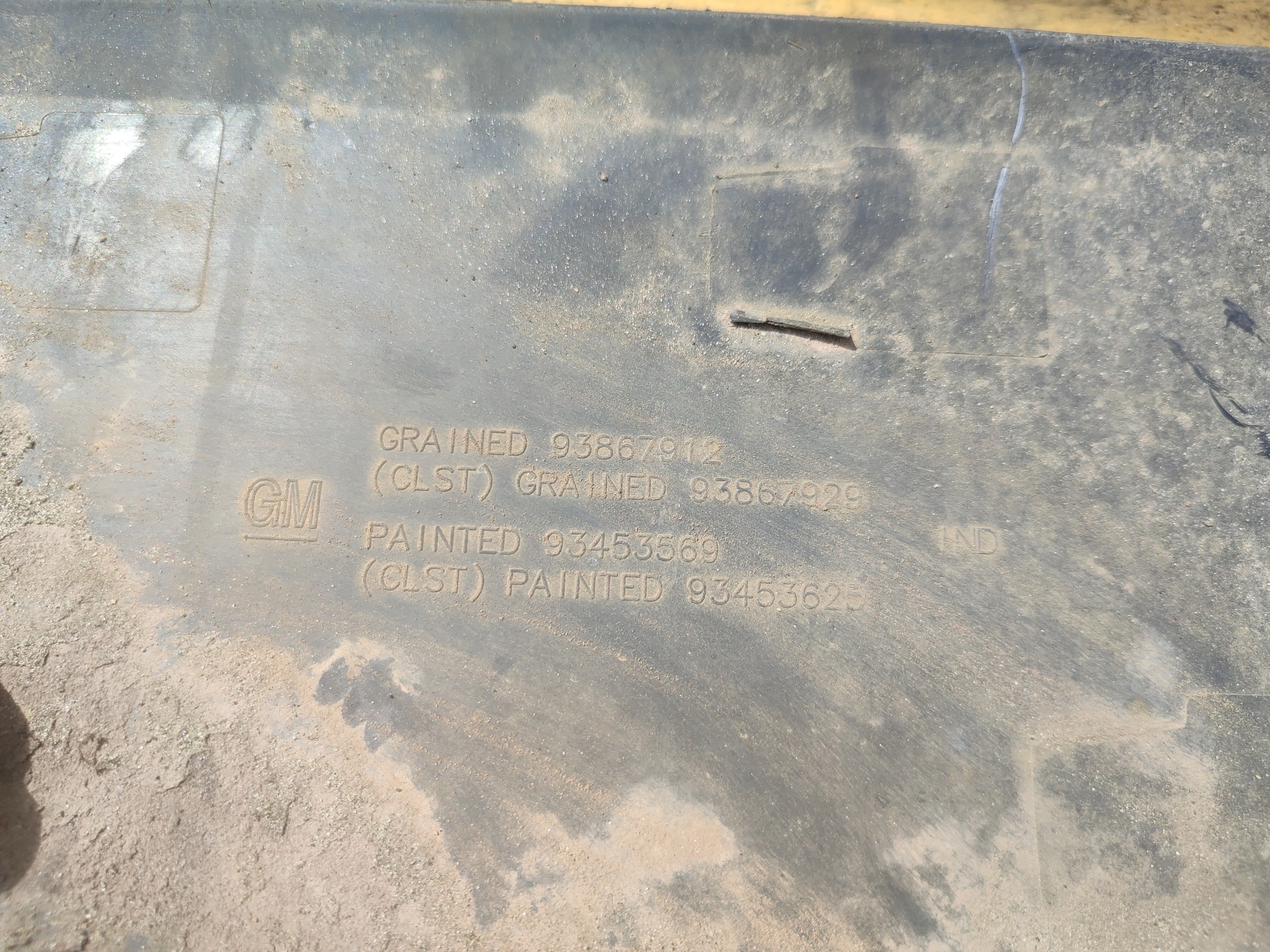 moulding side left TRAFIC III VIVARO B 93867912