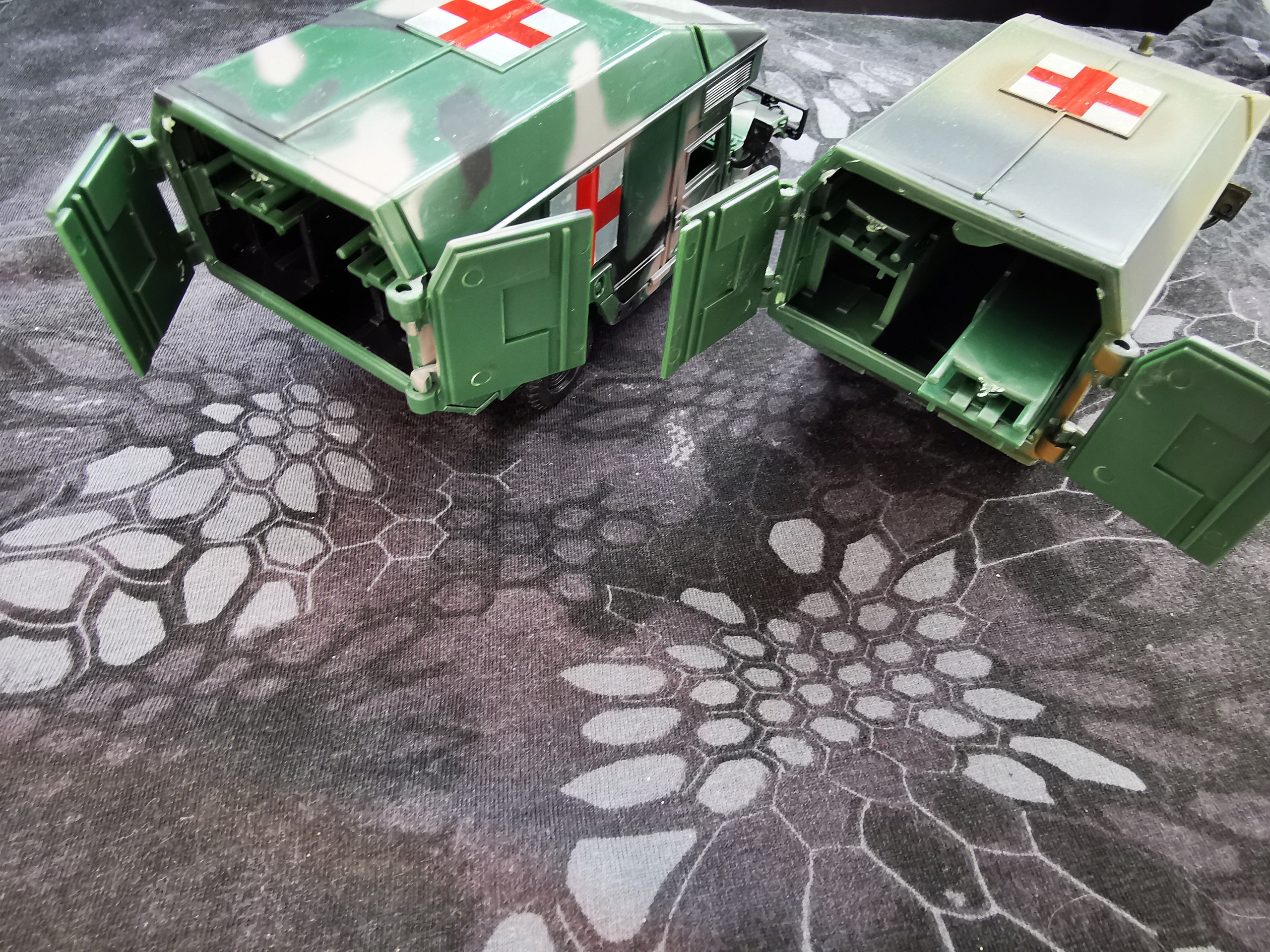 Hummer pojazd militarny Ambulans kamuflaż B Model ambulans moje miasto
