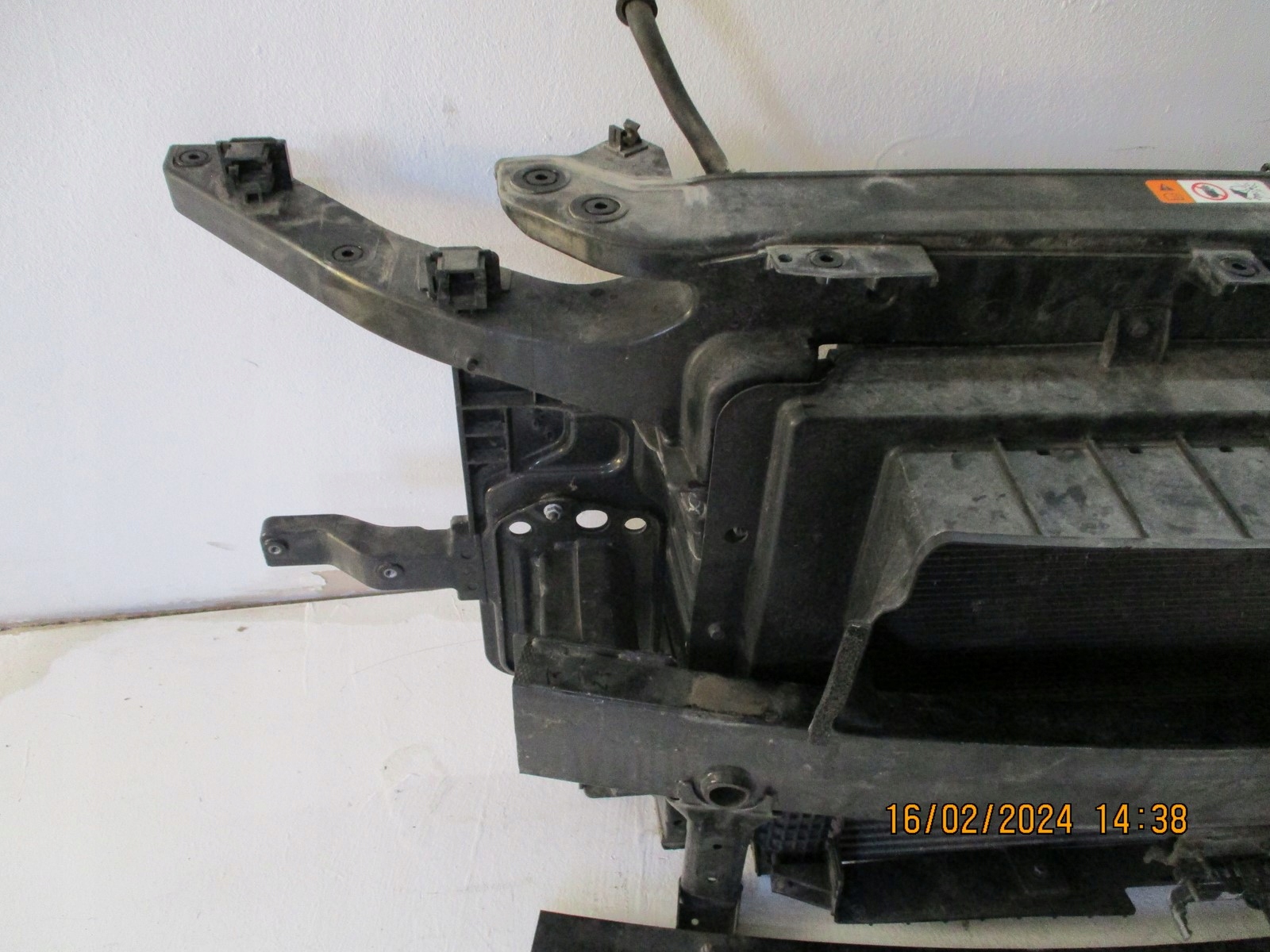 Pas przedni chłodnice HYUNDAI KONA LIFT 1,6HYB Producent części Hyundai OE