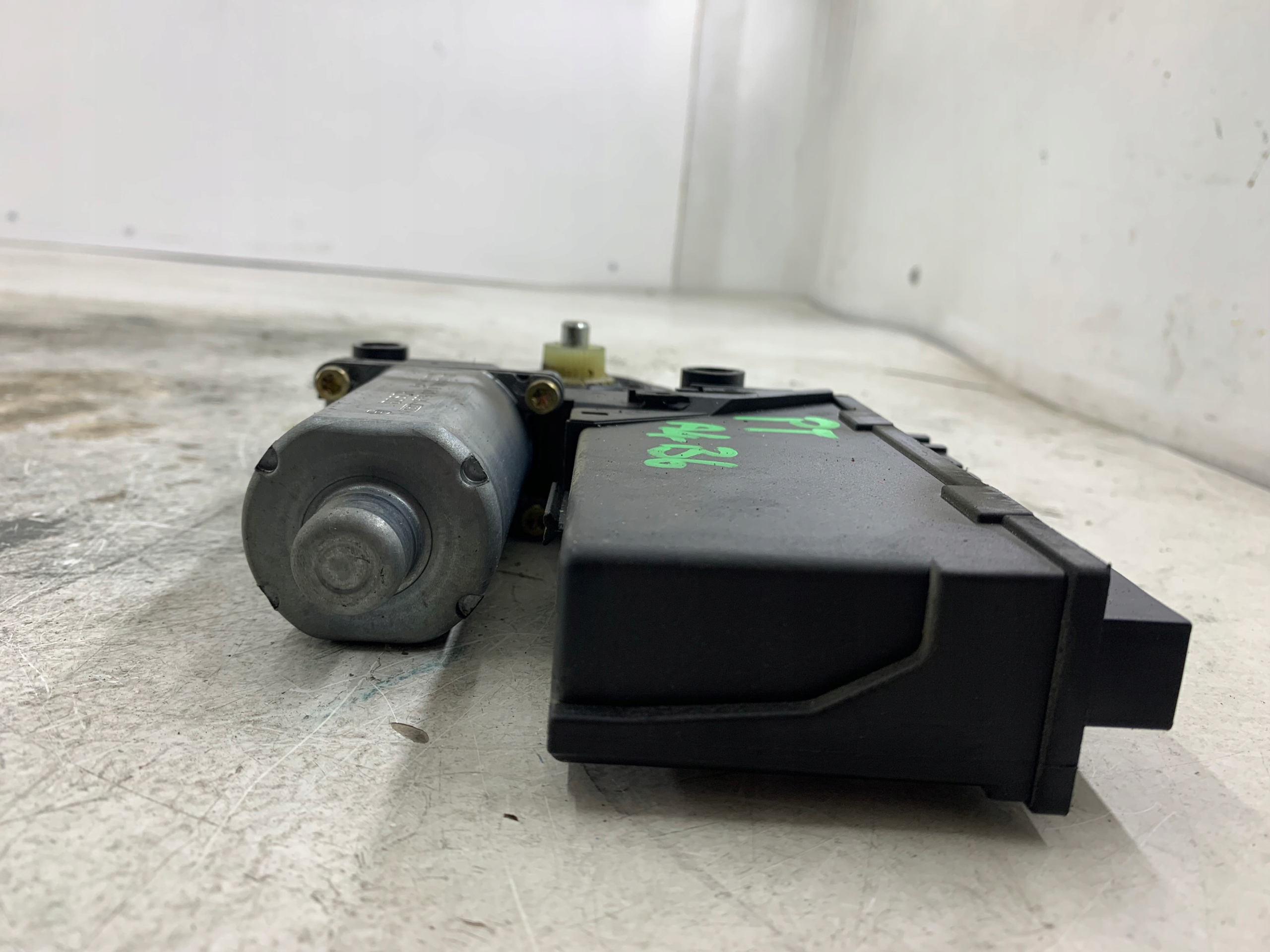 AUDI A4 B6 Motor Fenster rechts heck 8E0959802A