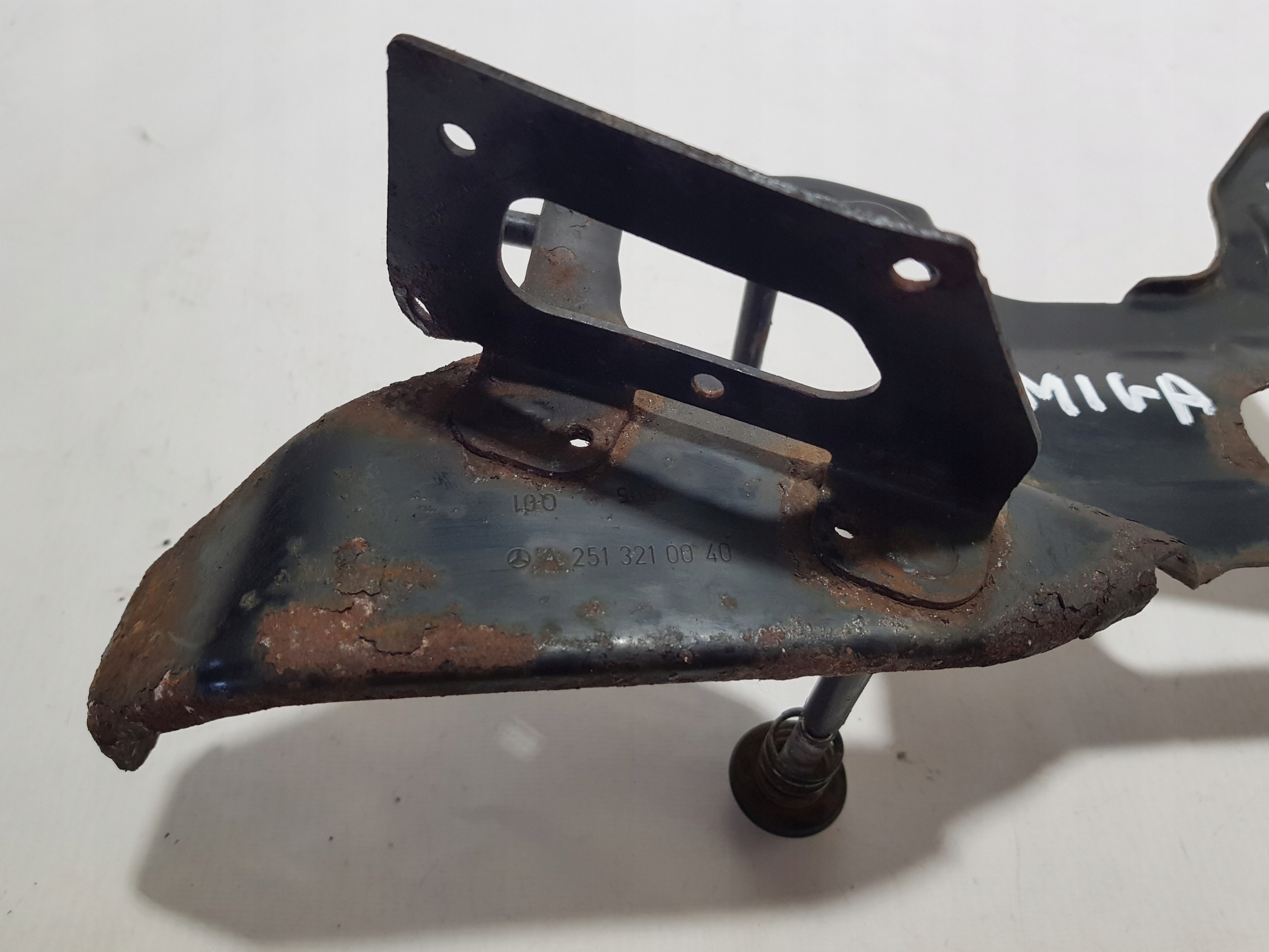 bracket KOMPRESORA AIRMATIC SPREZARKI MERCEDES W251