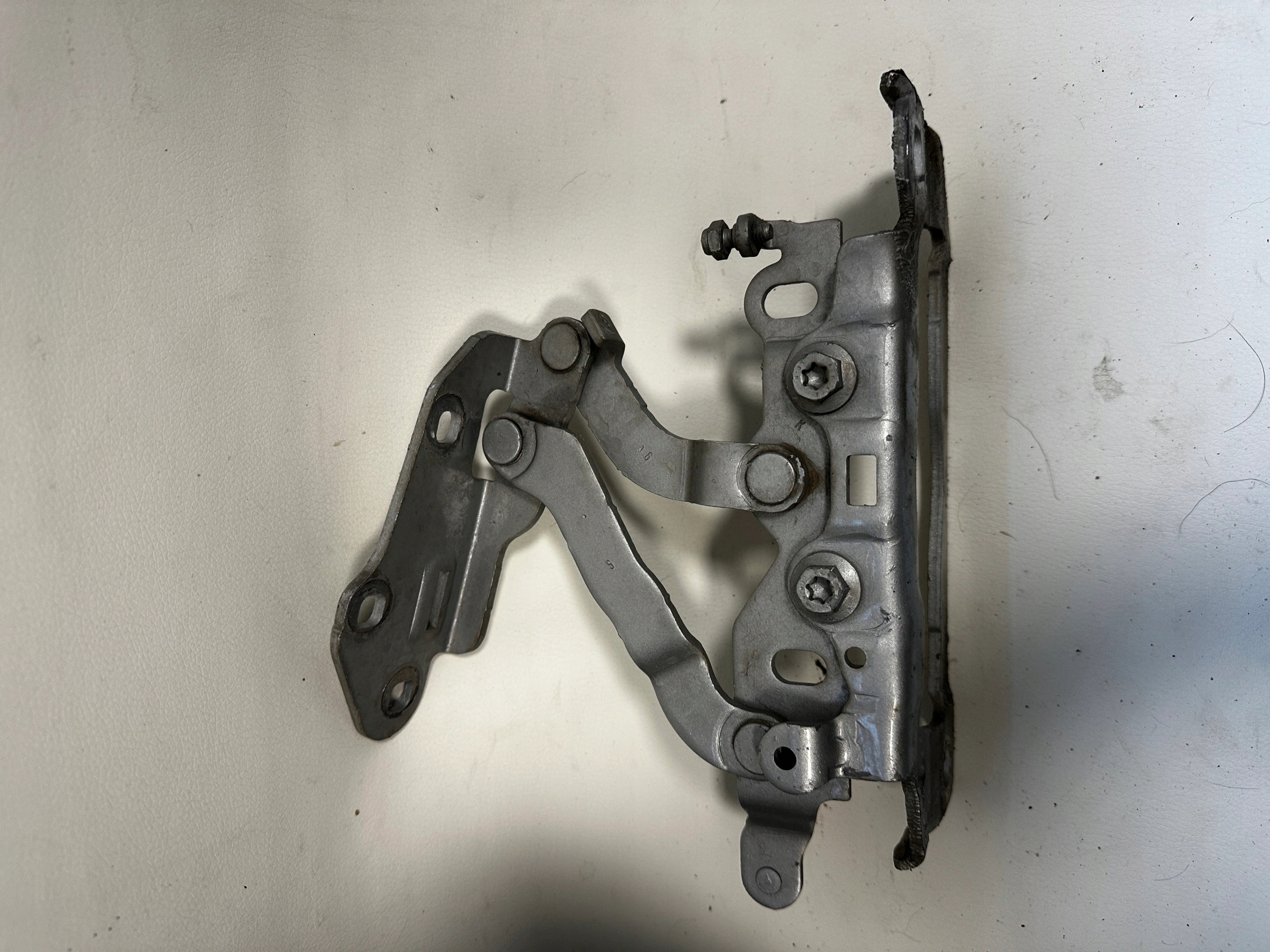 MERCEDES W204 hinge bonnets right A2048800828