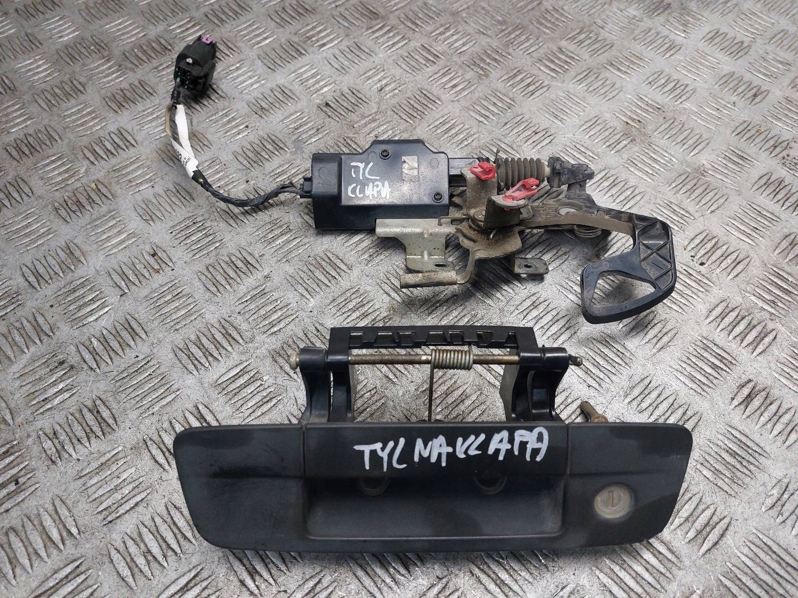 lock bonnet boot + handle RAM 1500 and LIFT 68189122AB 68093354
