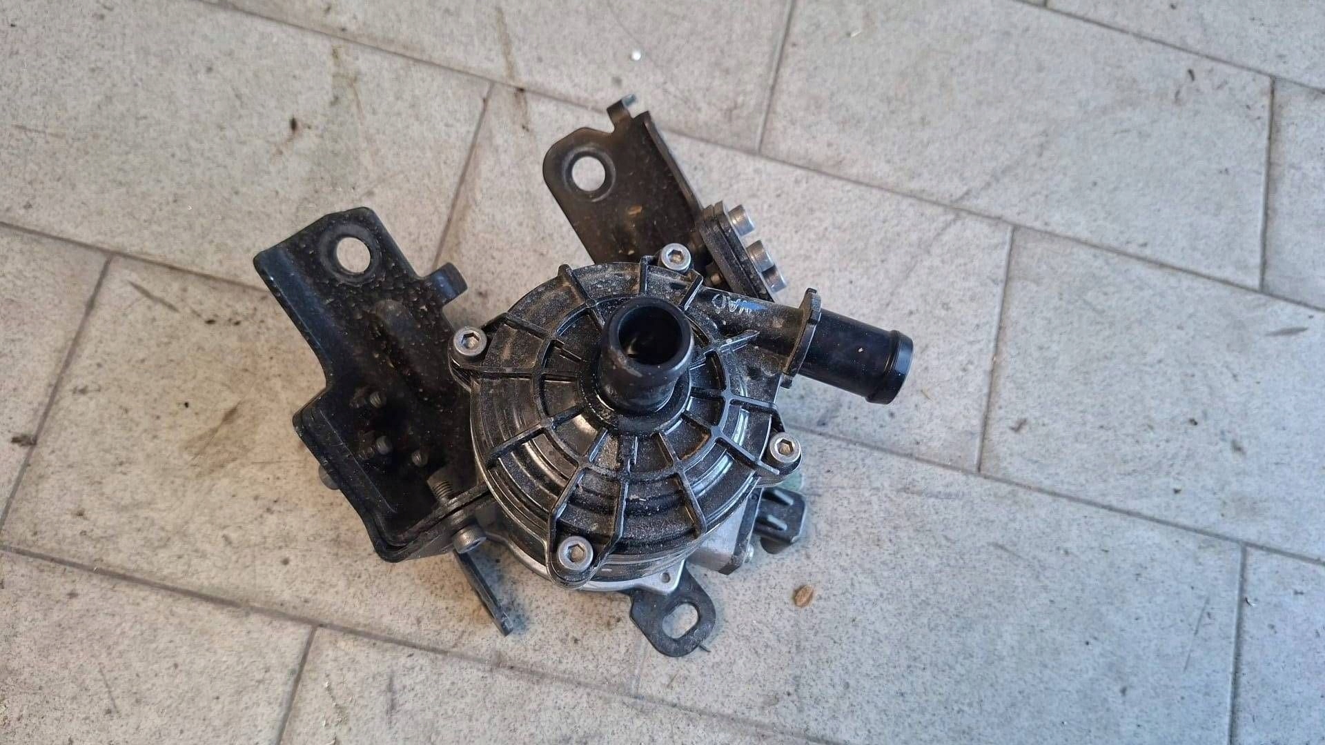 supplementary water pump Renault Scenic E-Tech V 215815MP0A