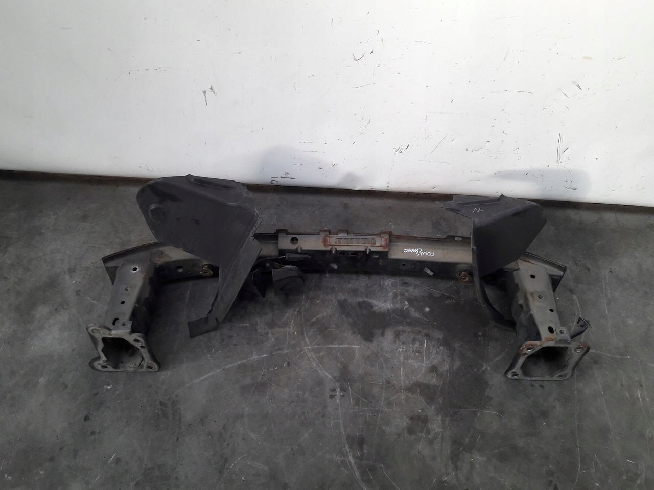 Traverse pare choc Avant Avant Ford Focus Cabrio
