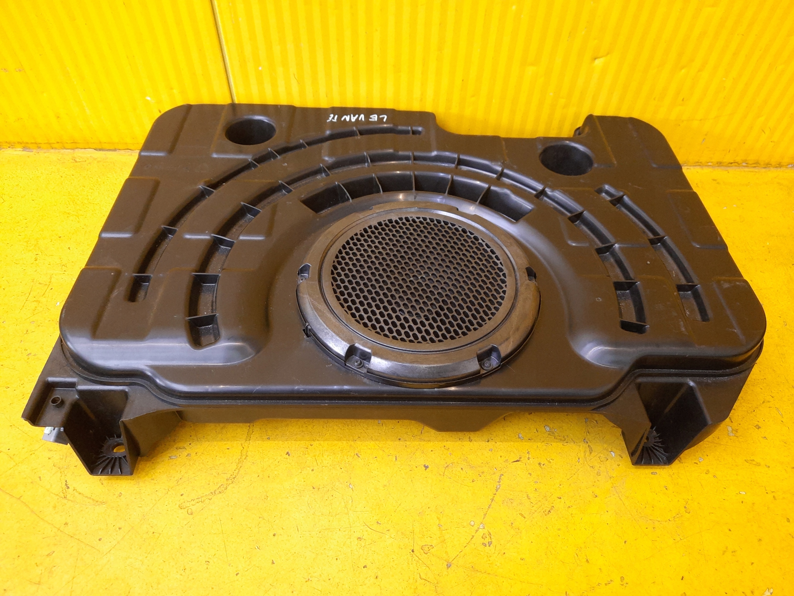 MASERATI LEVANTE САБВУФЕР