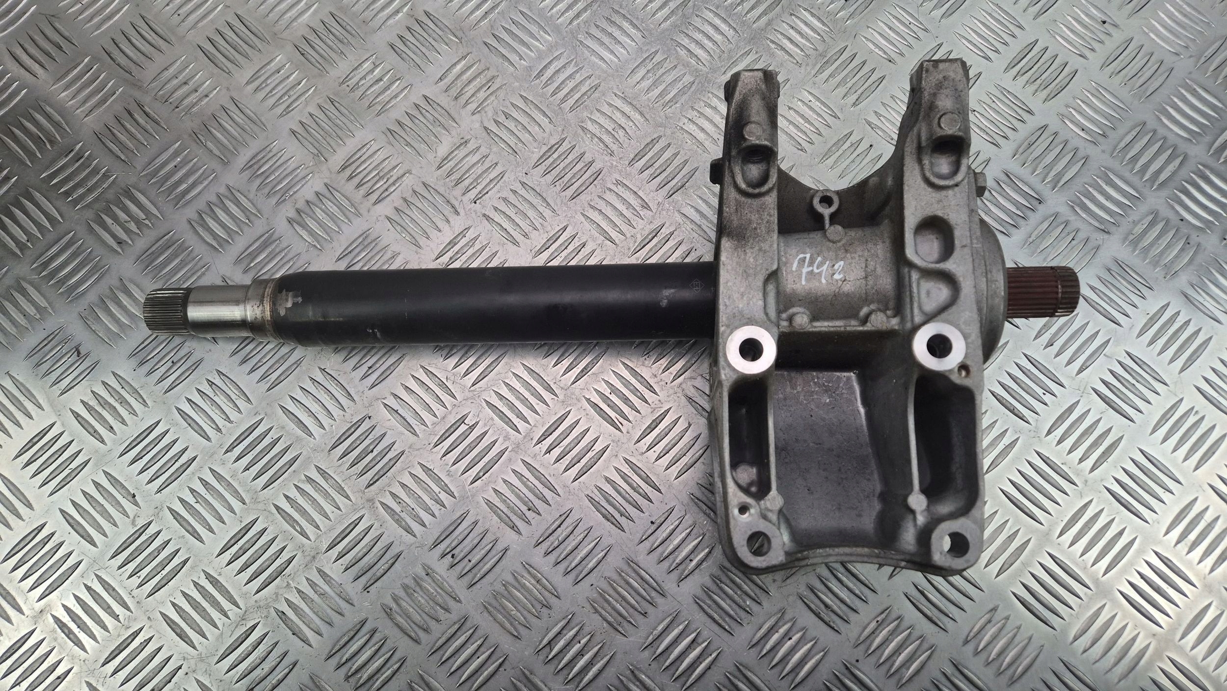 engine mount bearing semi-axes CLA117 GLA156 A2702230138 M270
