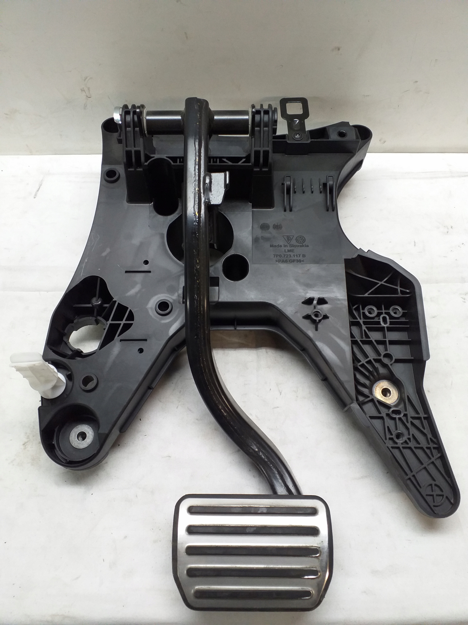 7P0723117B - PORSHE CAYENNE 7P5 ЛИФТ ПЕДАЛЬ ТОРМОЗА СТОЙКА