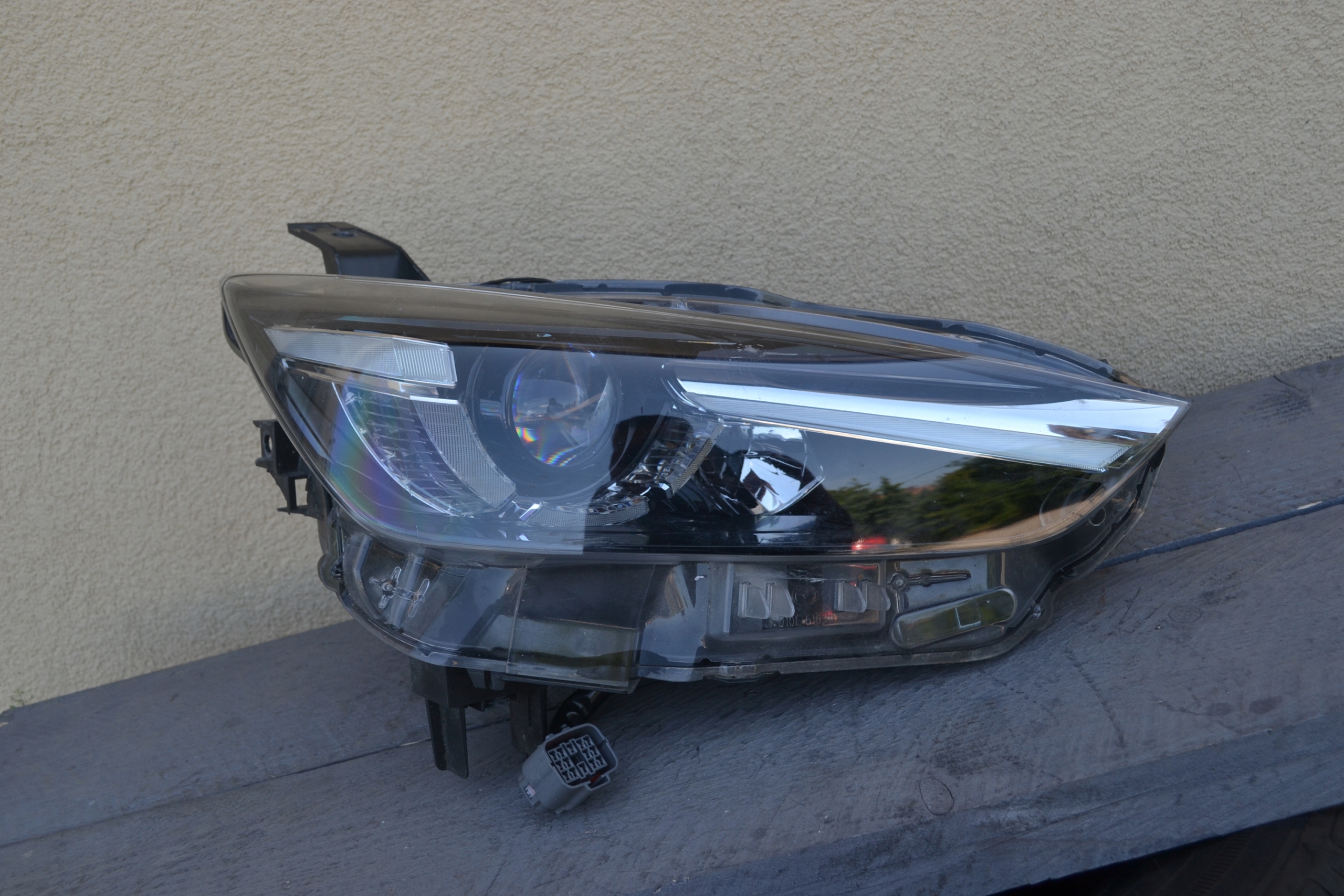mazda фара правая full led D10E-51030