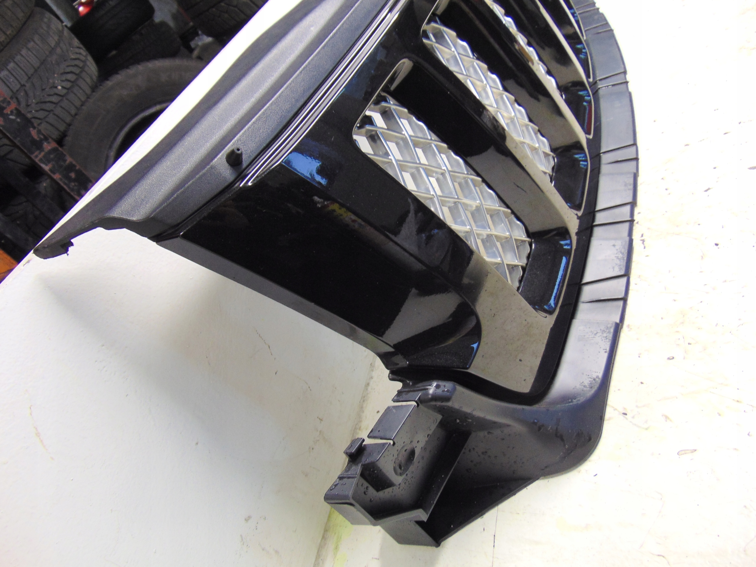 Jeep Cherokee J Kühlergrill FRONTGRILL Kühlergitter 57010708AE - Thumbnail 9