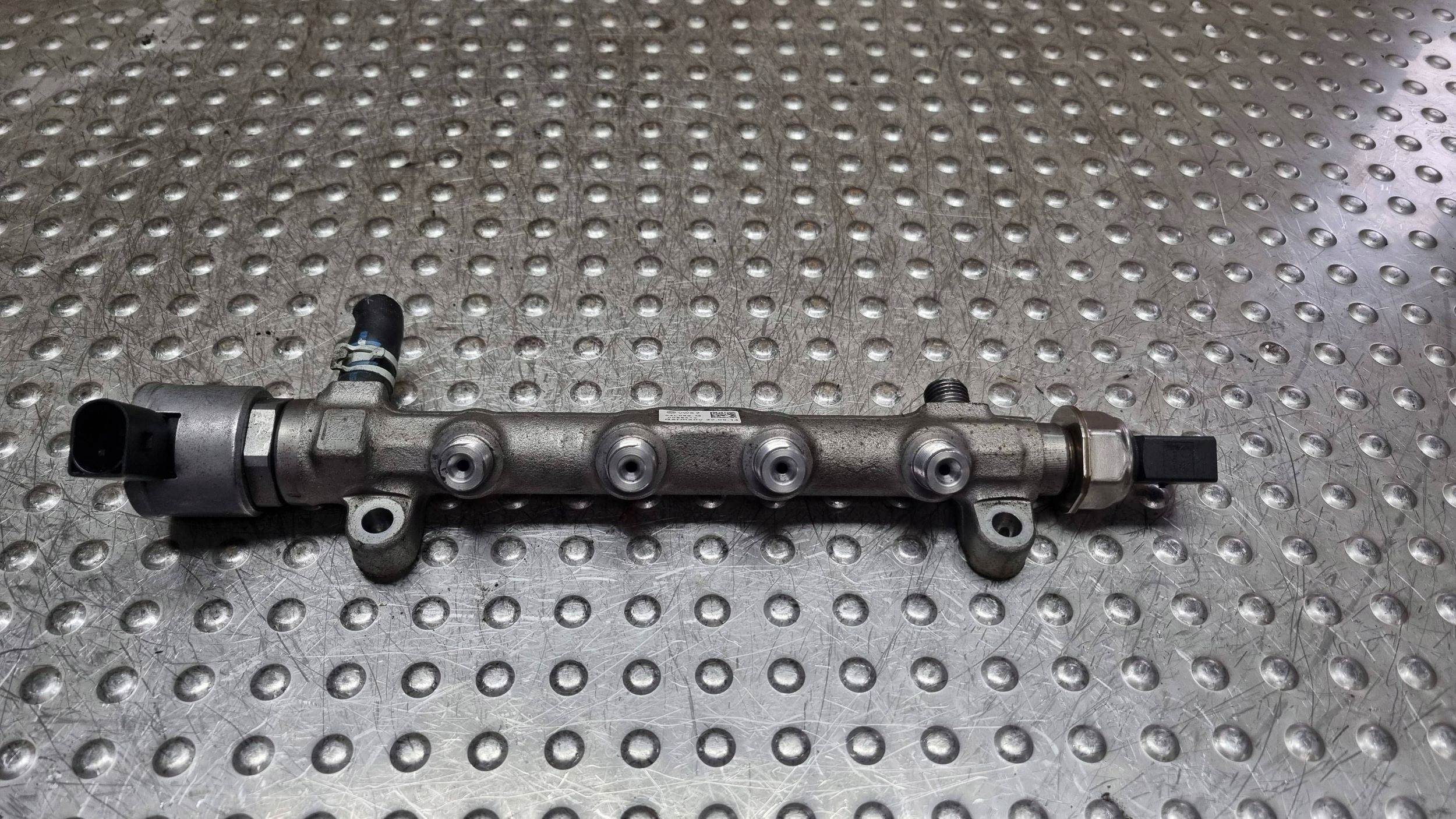 injection ramp sensor 04L089G VW PASSAT B8 GOLF VII A3 8V 2.0 TDI CRL