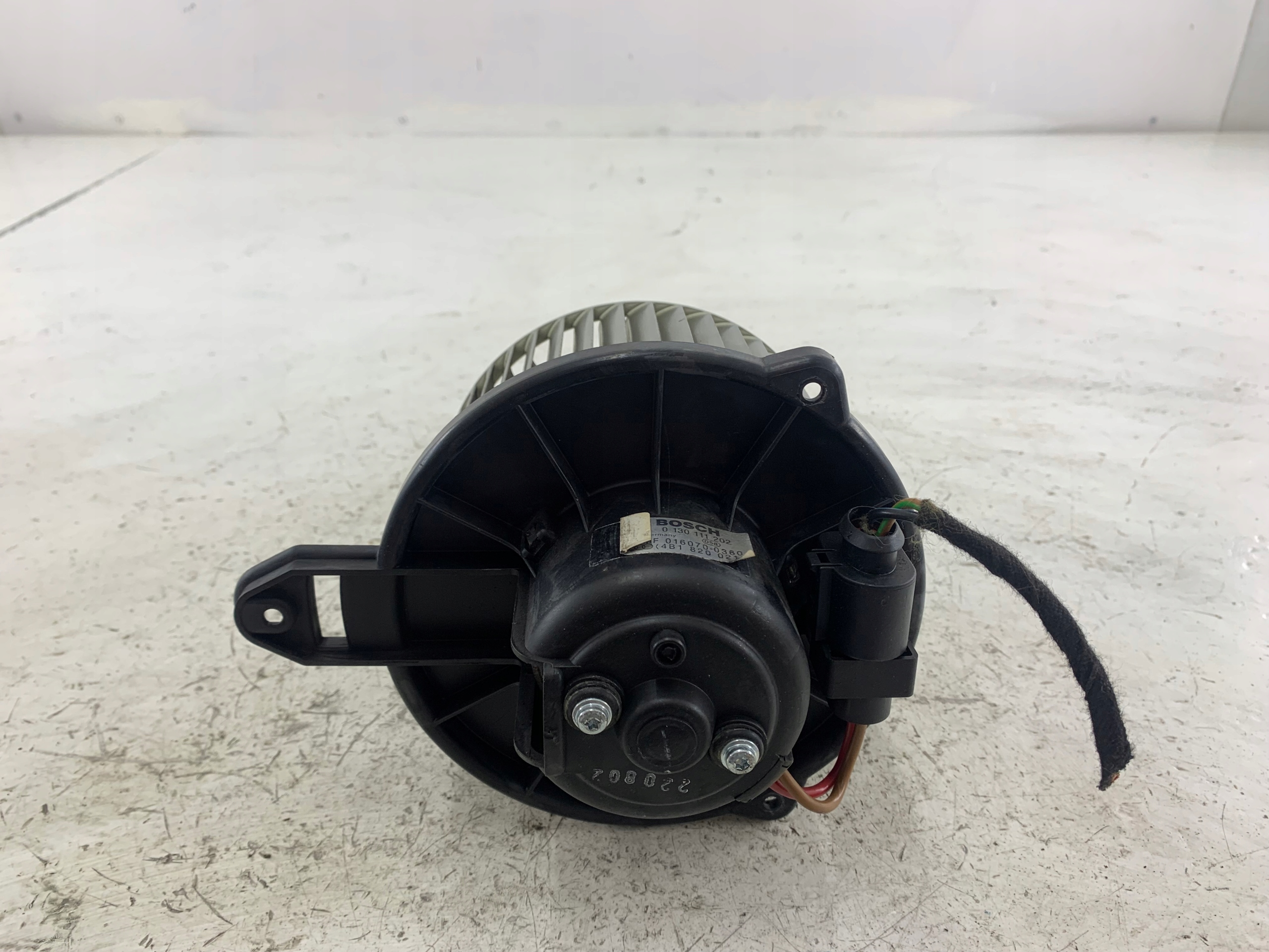AUDI A6 C5 DMUCHAWA des lüfters 4B1820021
