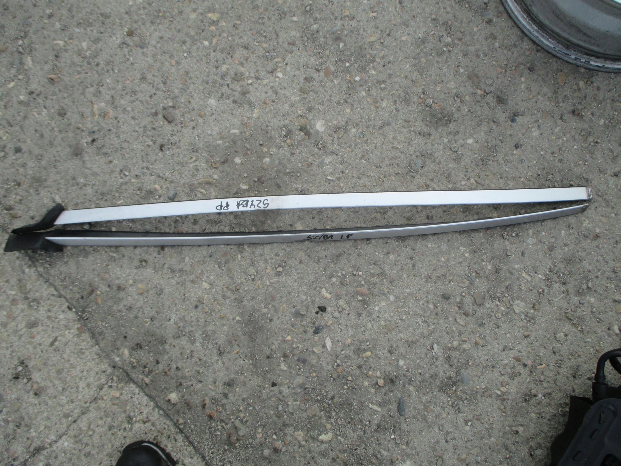 VECTRA C 02-08 LISTWA SZYBY PRZEDNIEJ