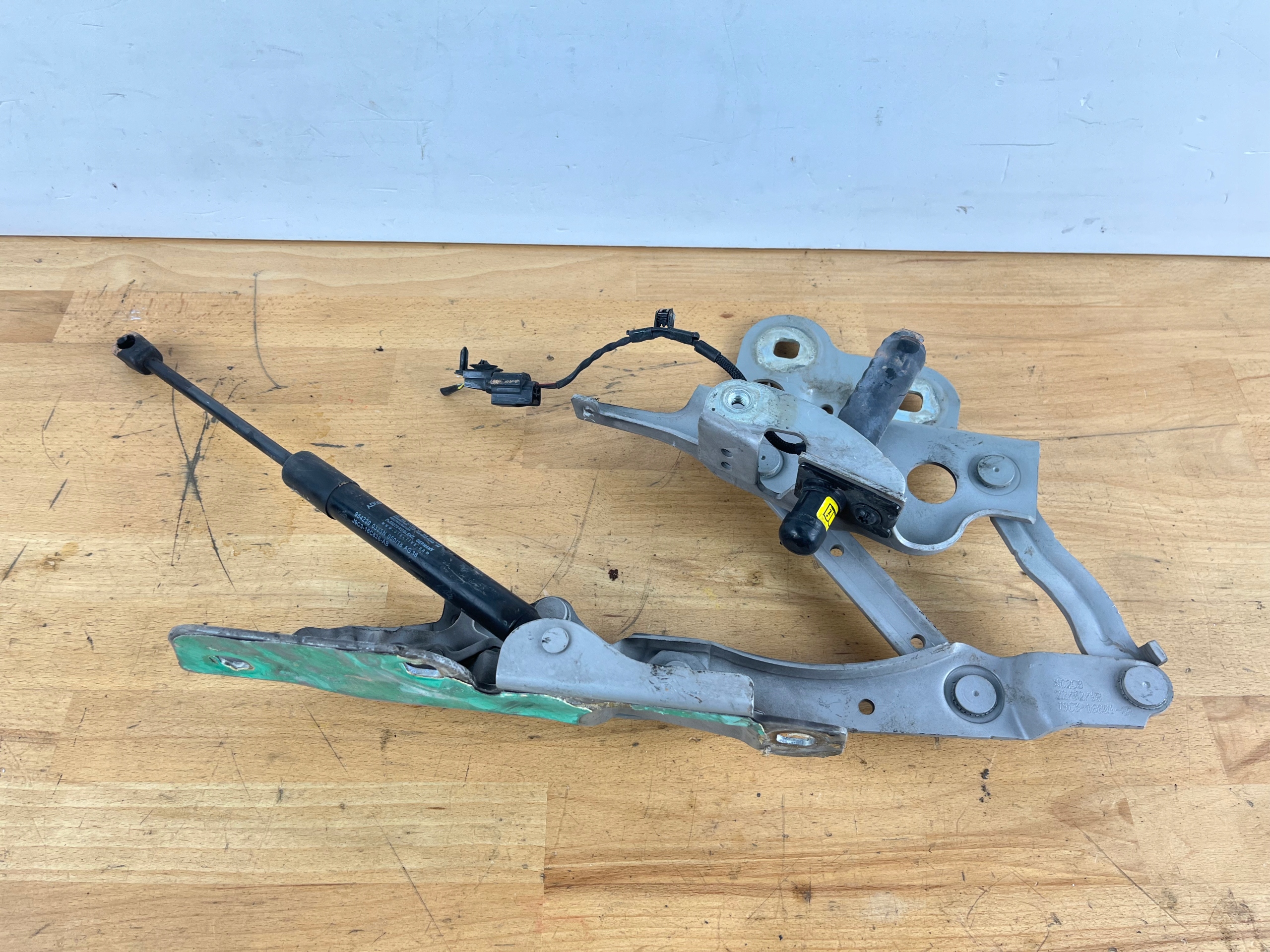 hinge damper NABOJ bonnets left JAGUAR E-PACE X540