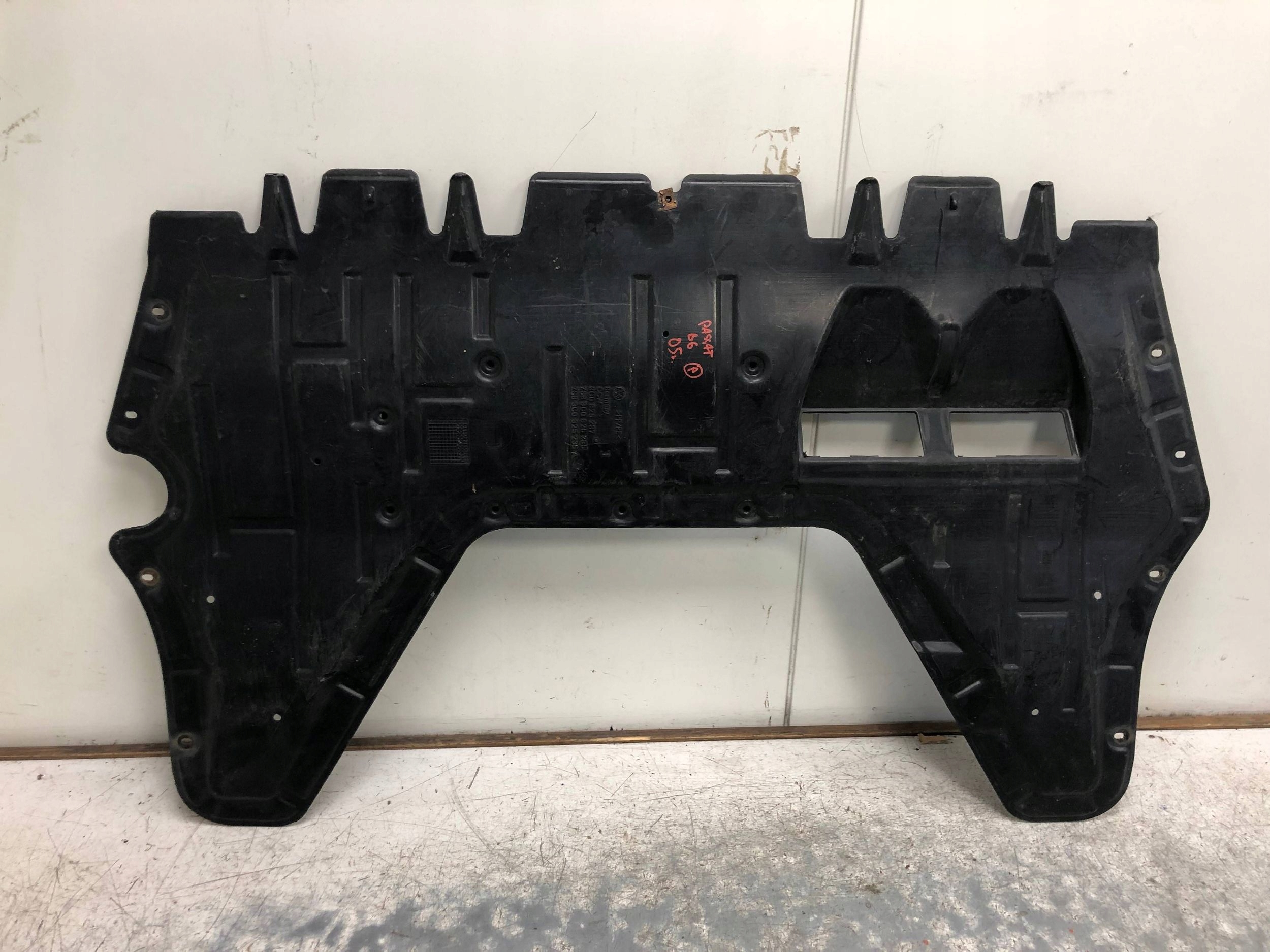 cover below engine VW PASSAT B6 3C0825235