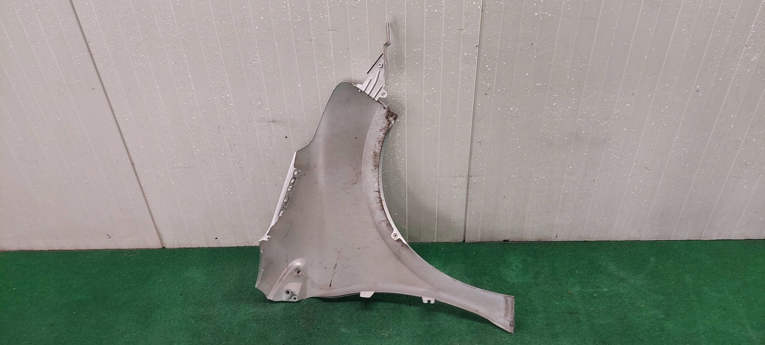 fender left front PEUGEOT 208 12-19 LAK: EZR EZRC