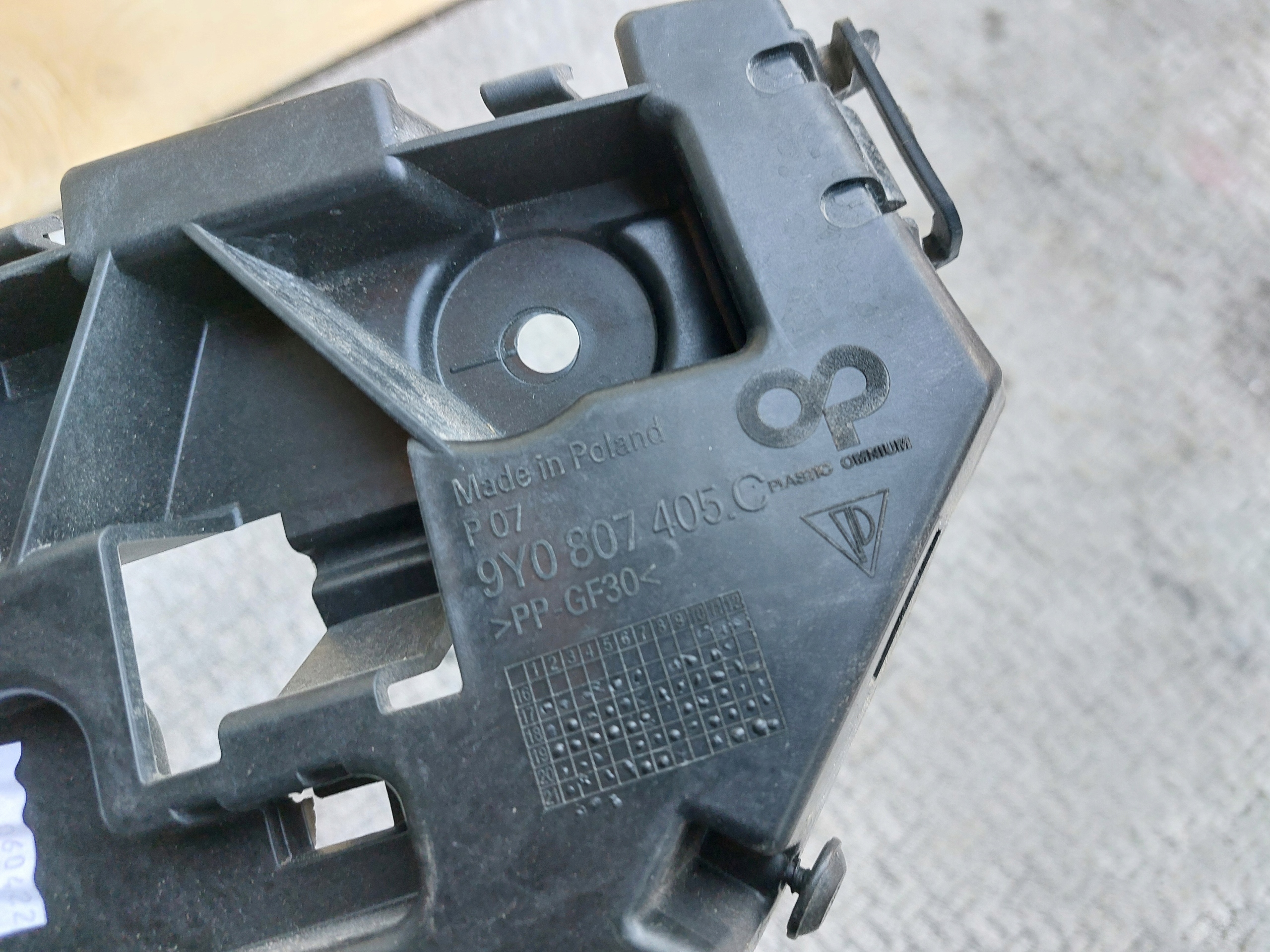 bumper bracket left rear part Porsche CAYENNE III 22r9Y0807405C