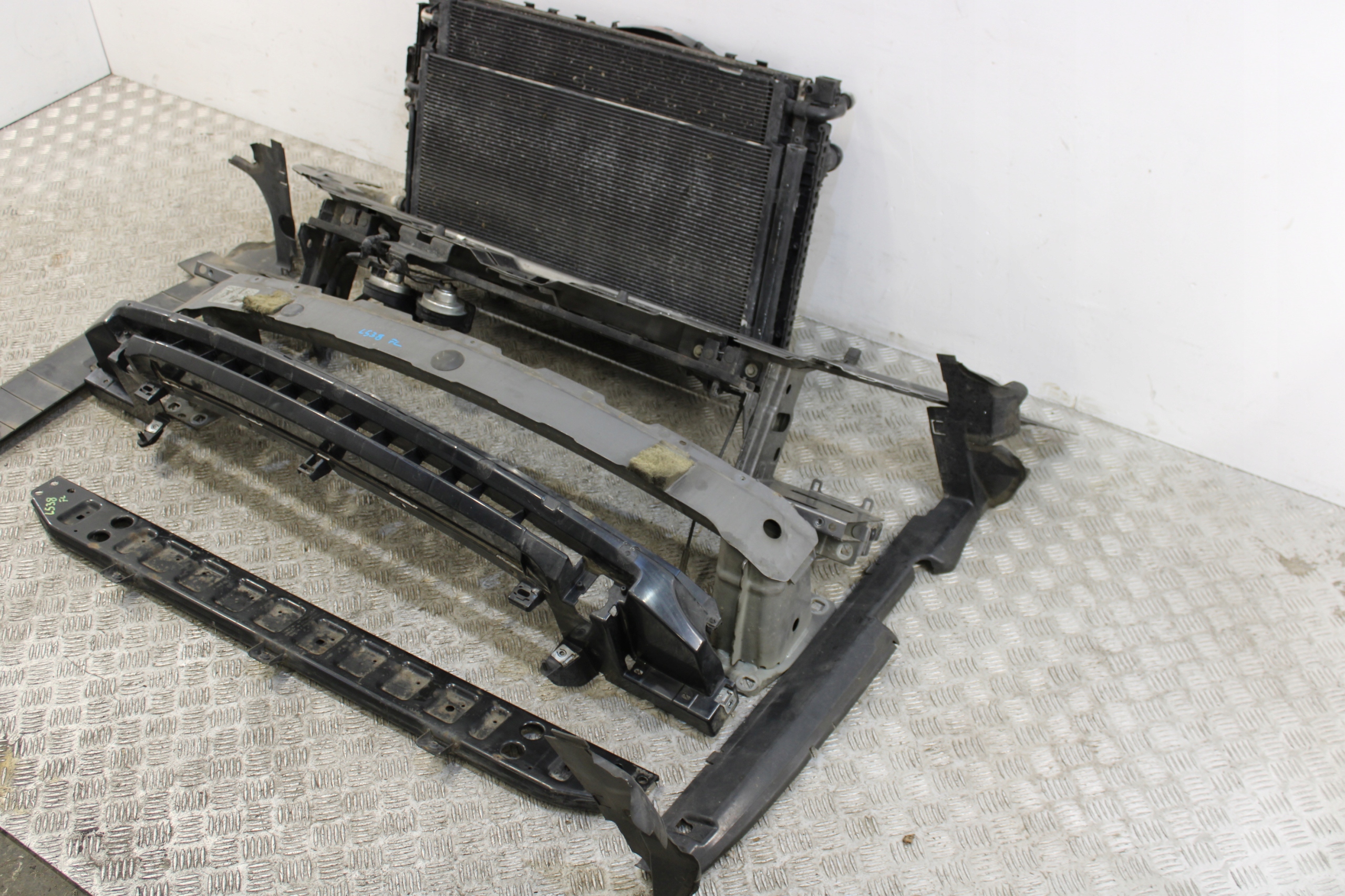 support panel for radiators radiator pillar LAND ROVER EVOQUE L538 LIFT 2,0 D