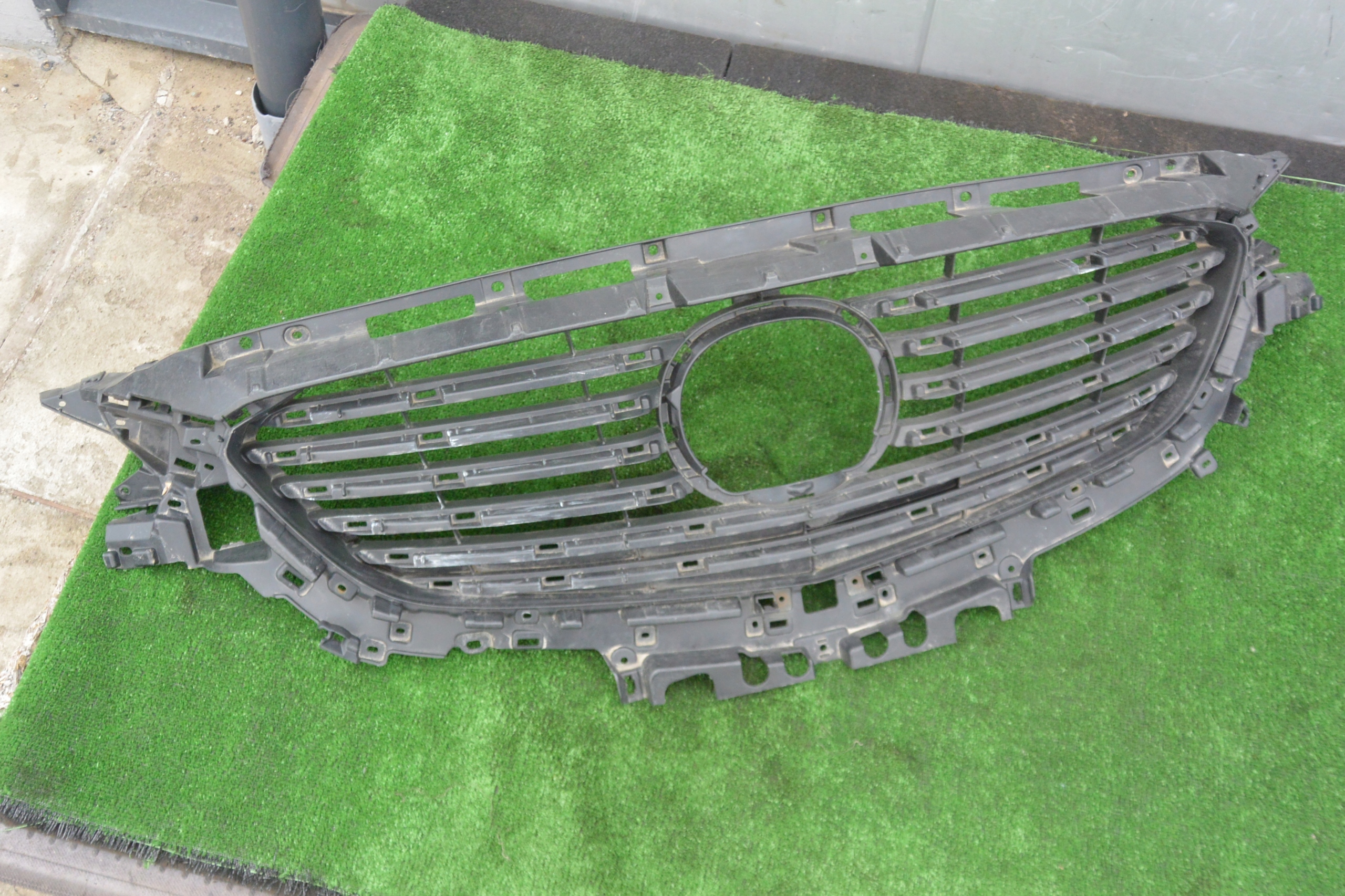 G46L50712 - MAZDA 6 GJ III 15-РЕШІТКА РАДІАТОРА