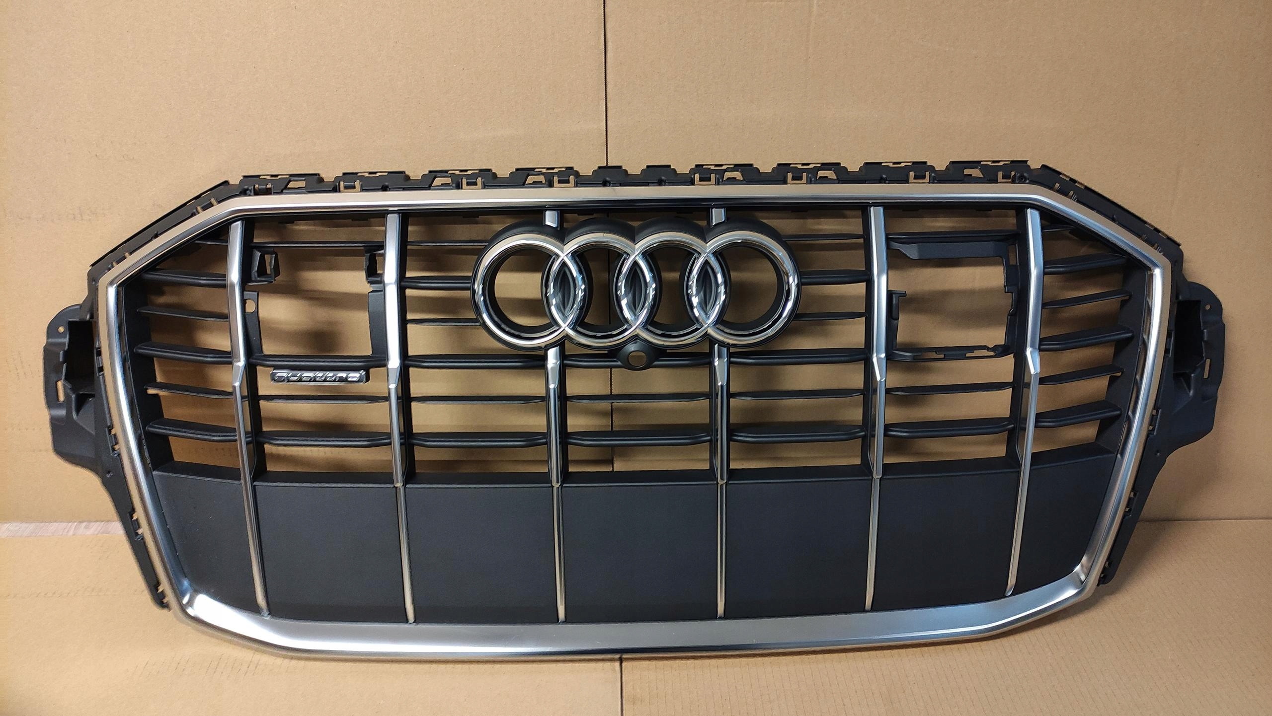 Audi Q7 4M решетка радиатора под 4M0853651AJ