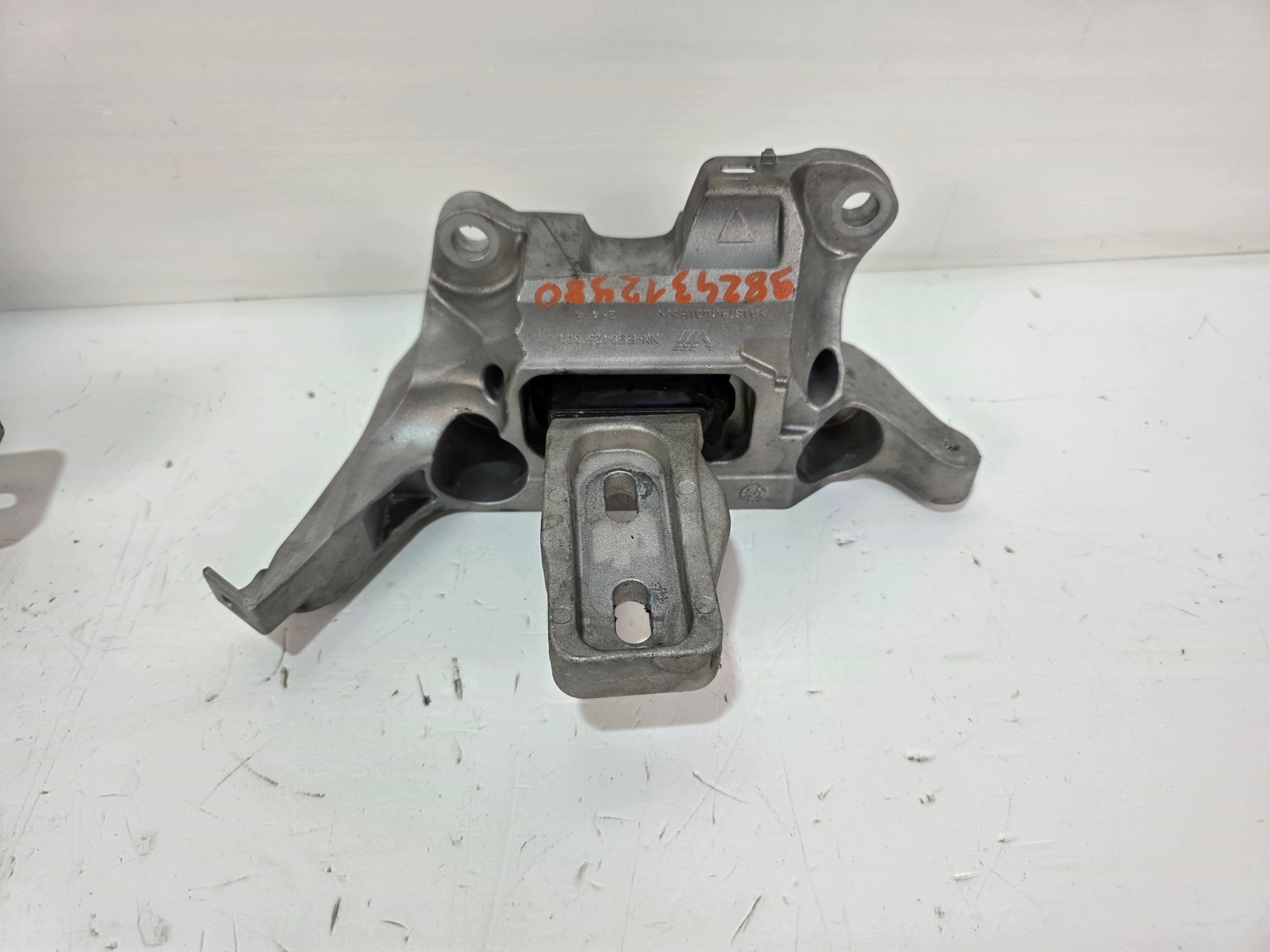 holder engine mount JEEP AVENGER YPSILON IV CORSA PEUGEOT 208 9824312980