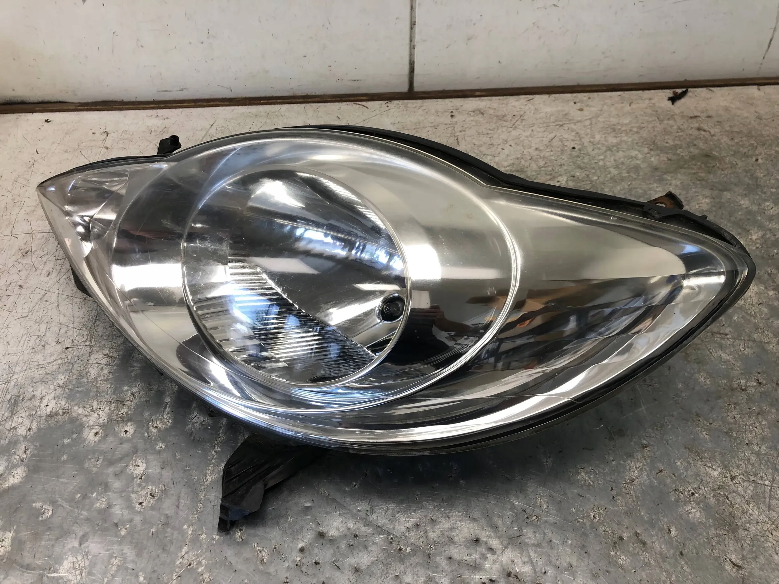 light left front PEUGEOT 107 81150-0H030