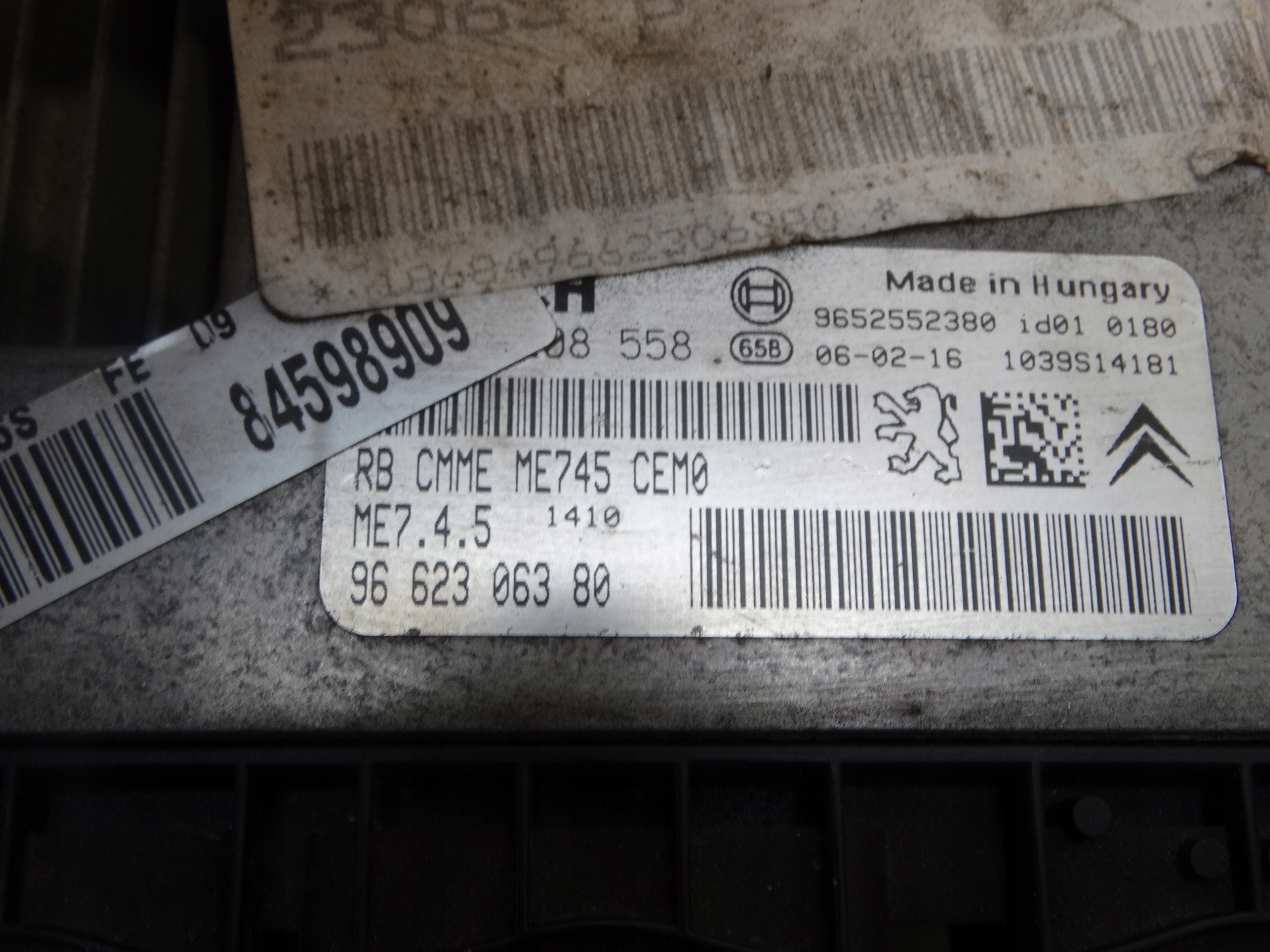 computer control unit of the engine PEUGEOT 307 1.6 16V 9862306380