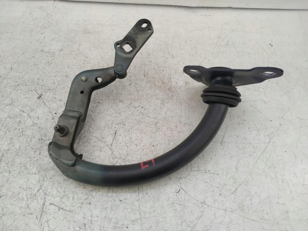 Петля багажного отсека л BMW 7 E65 8240339