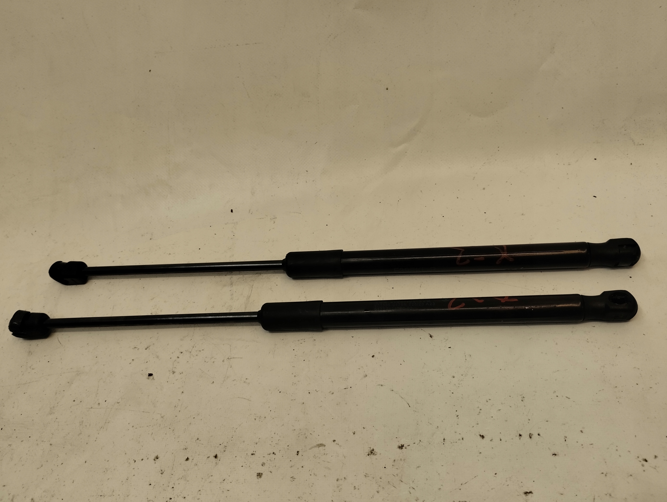 BMW X2 F39 LIFT damper bonnets