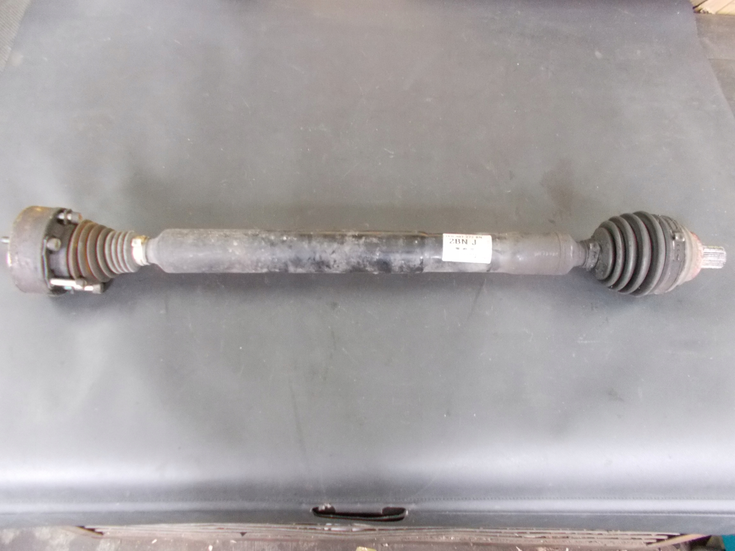 PÓŁOŚ PRAWA VW TOURAN 1.6FSI