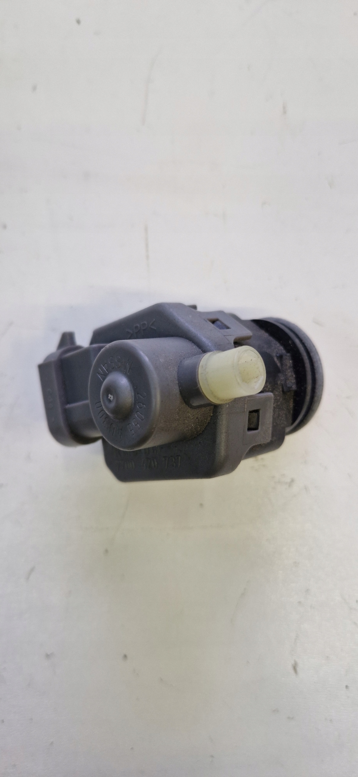 Silniczek lampy RENAULT LAGUNA CLIO II 7700420737 (R)