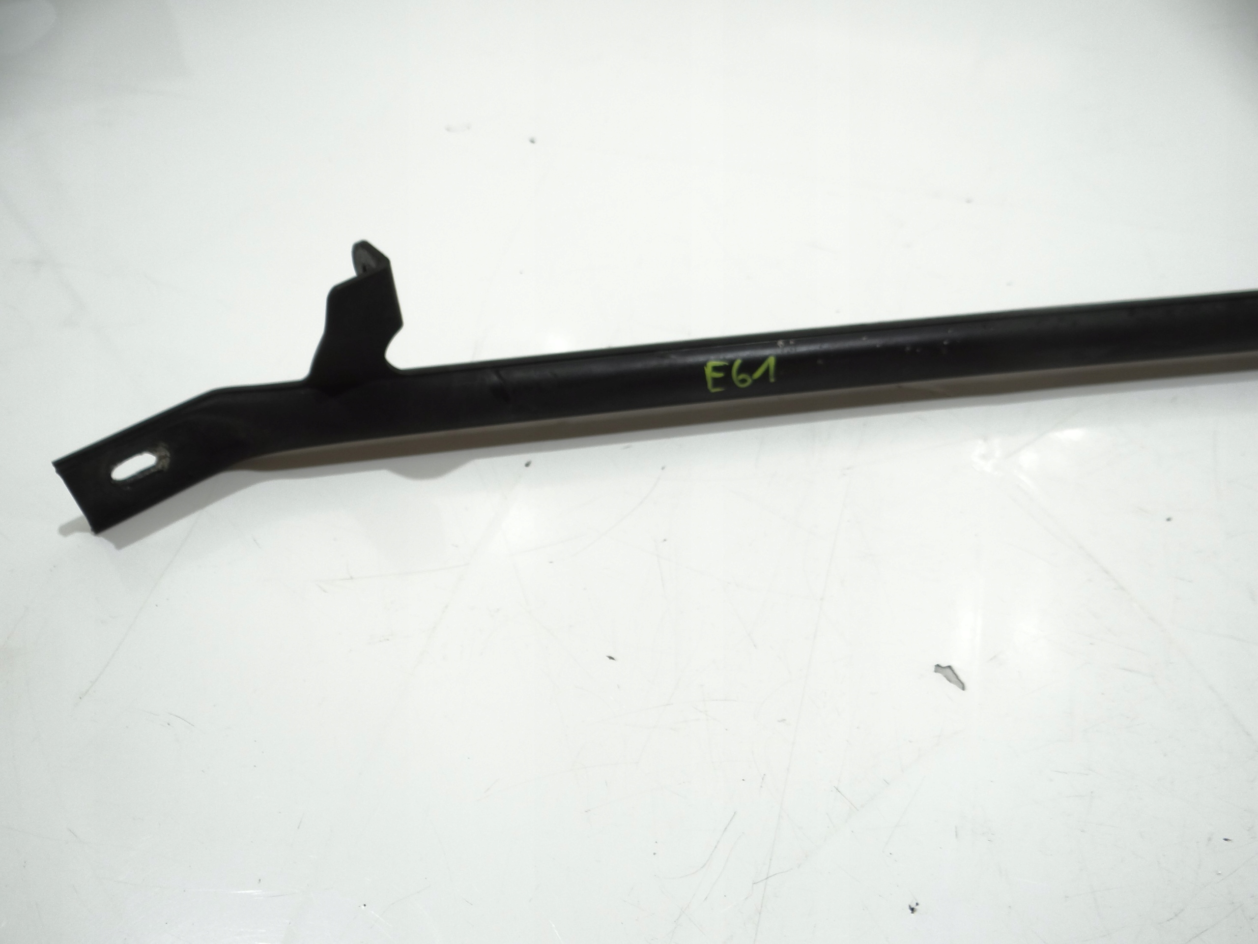 podpěra stěny předního BMW E61 LCI 7033745 (4570839)
