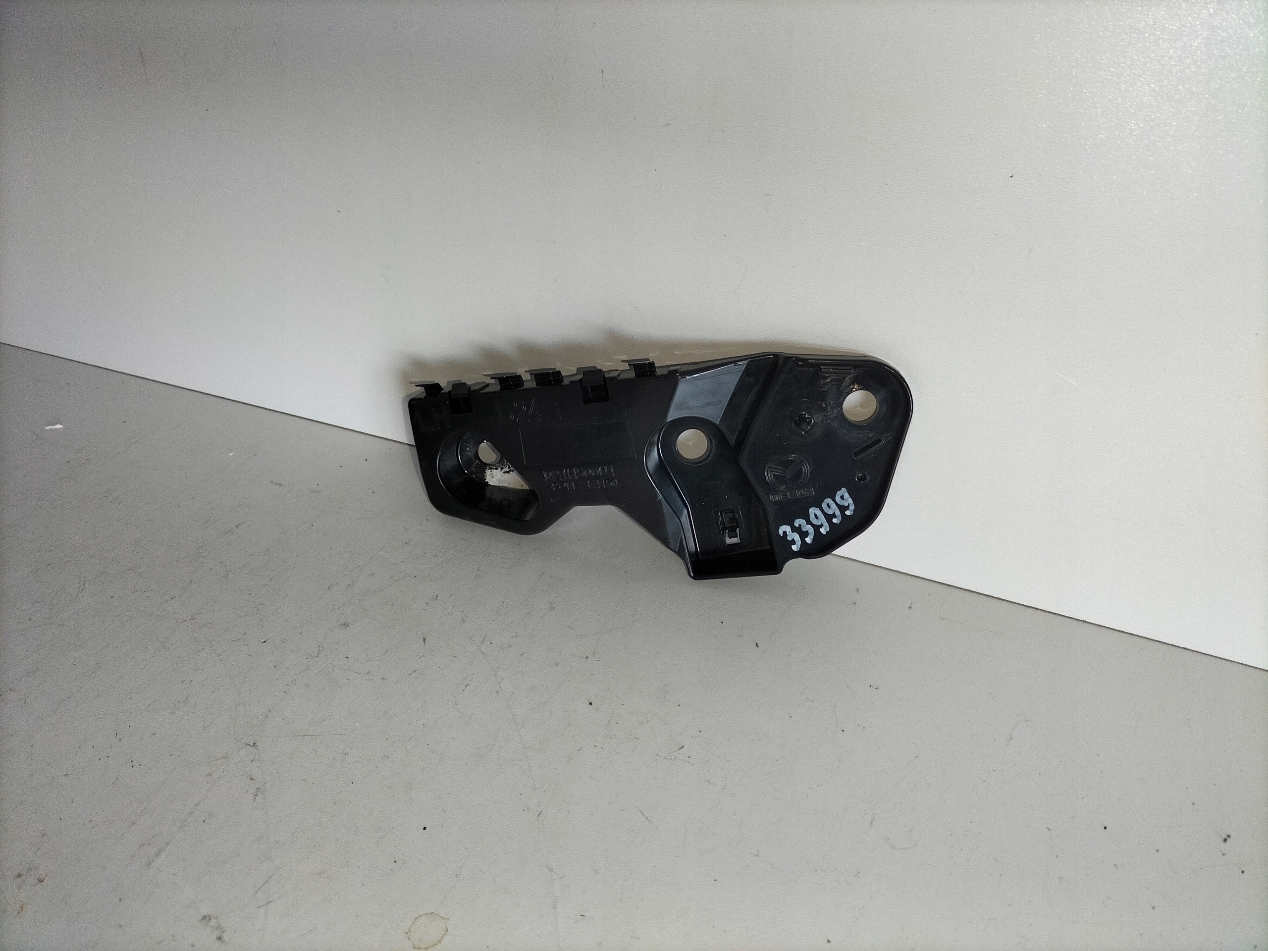 support holder of a bumper front left MAZDA CX3 CX-3 LIFT 18