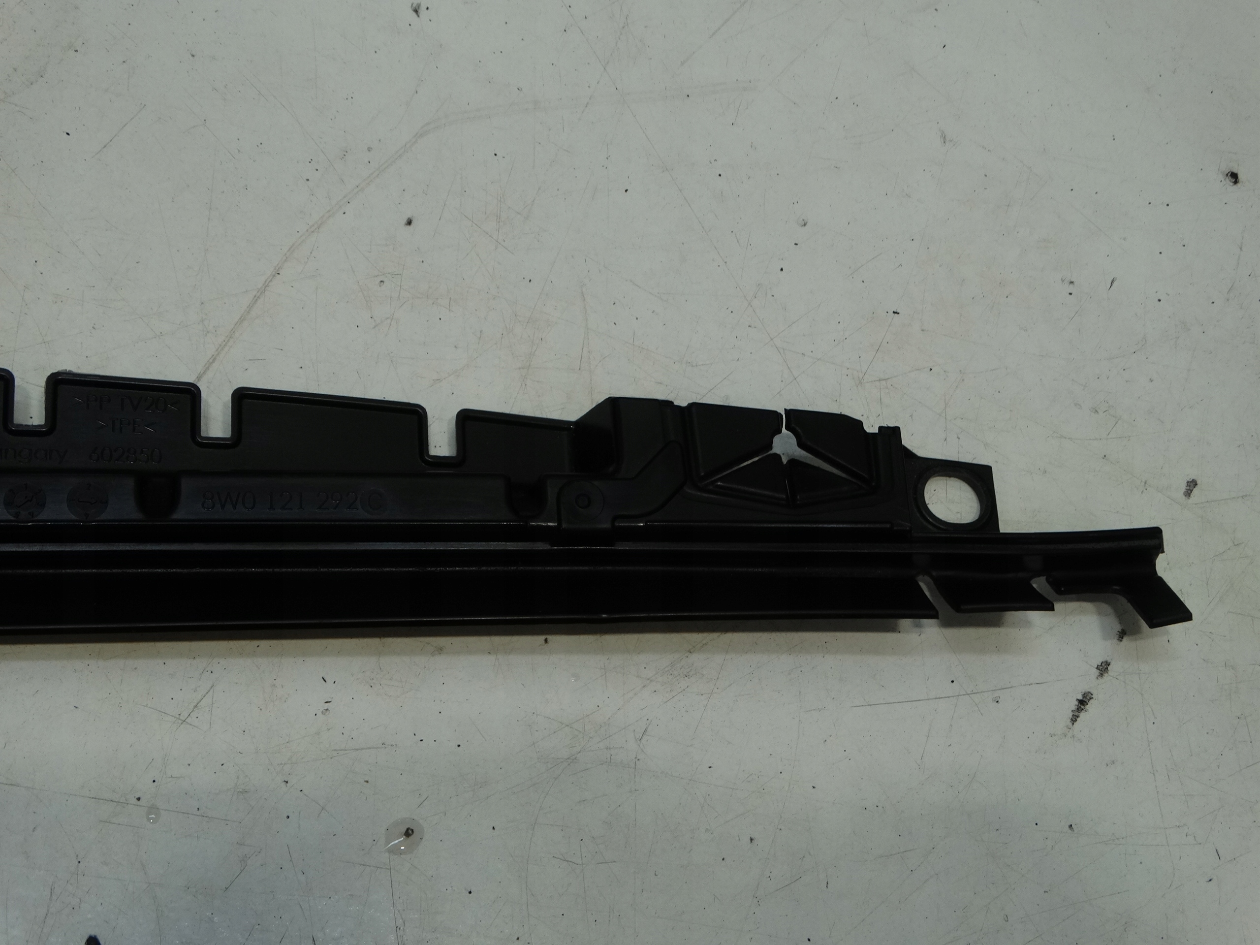 intake air duct air line front upper AUDI A4 B9 A5 8W0121292C