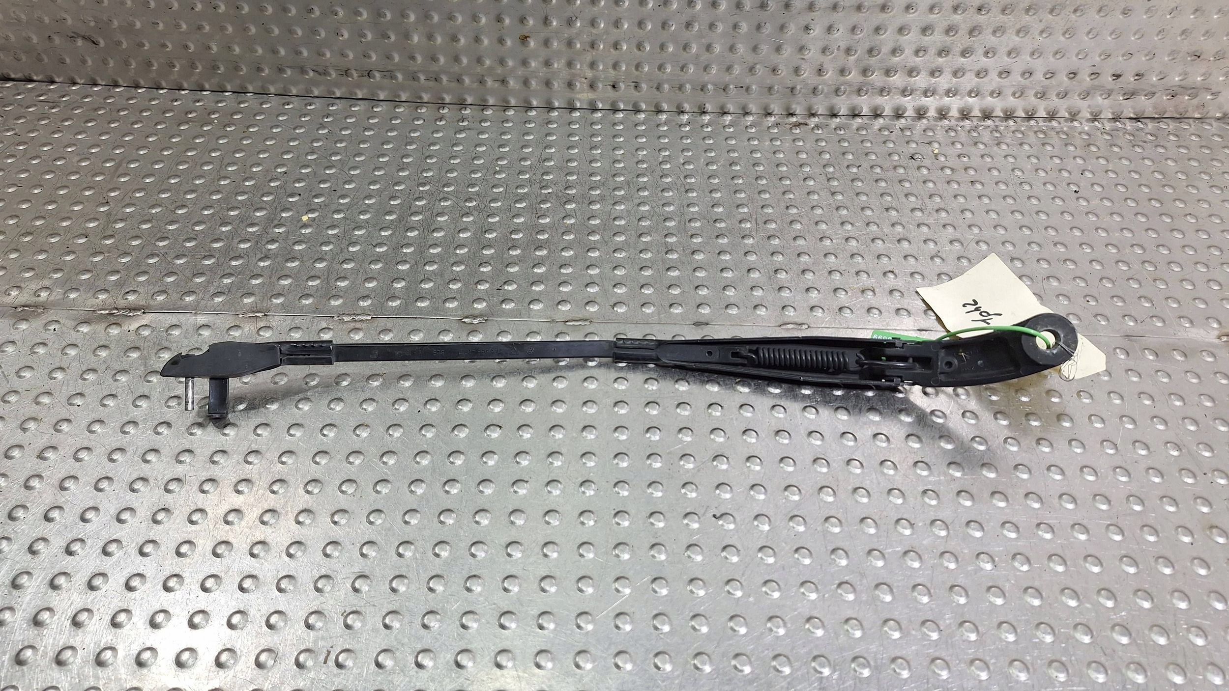 wiper arm left front 7L5955407D PORSCHE CAYENNE and 7L5
