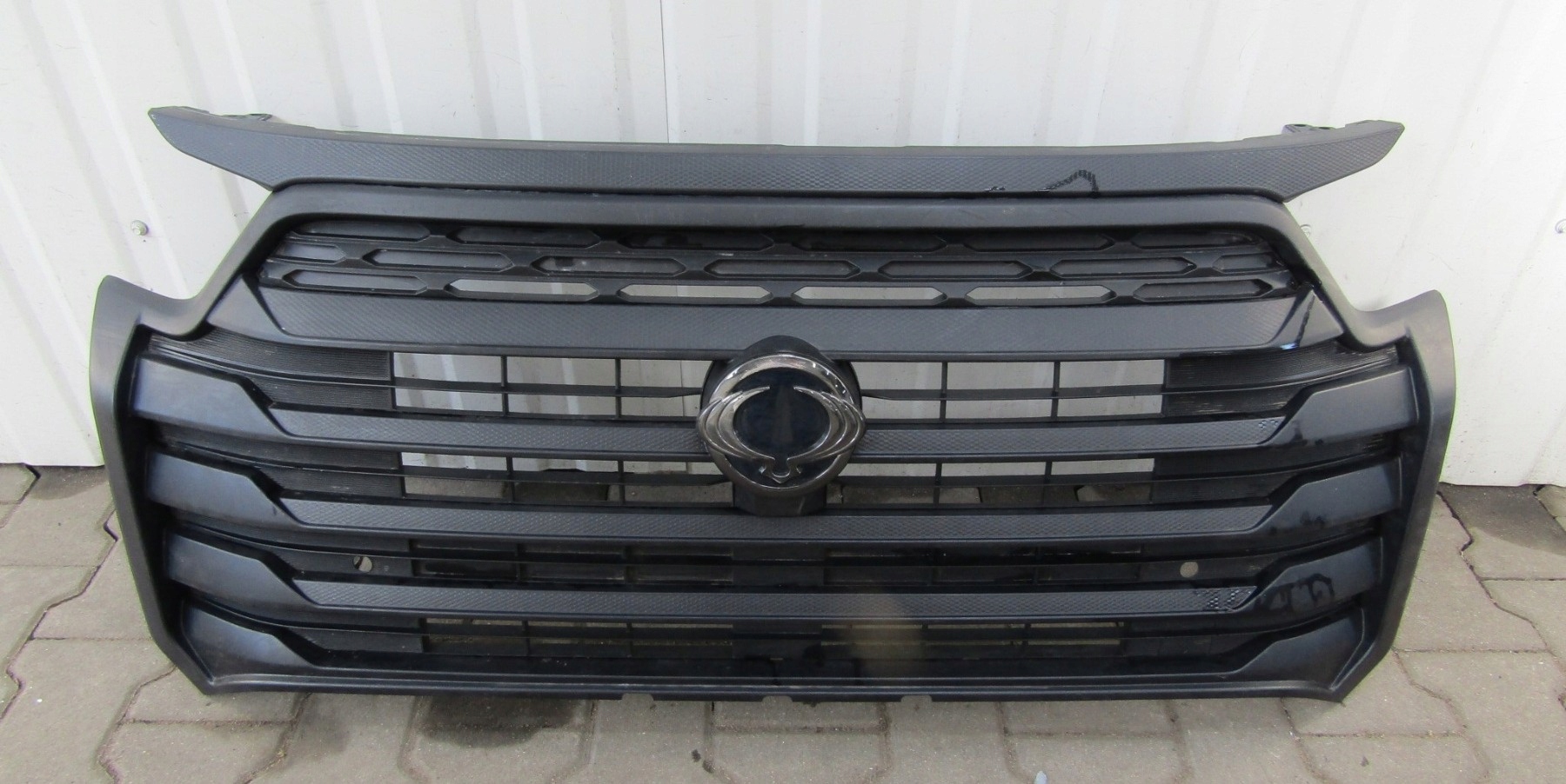 Grill atrapa zderzak przód SSANGYONG REXTON 2 II SPORT CARBON LIFT 20-