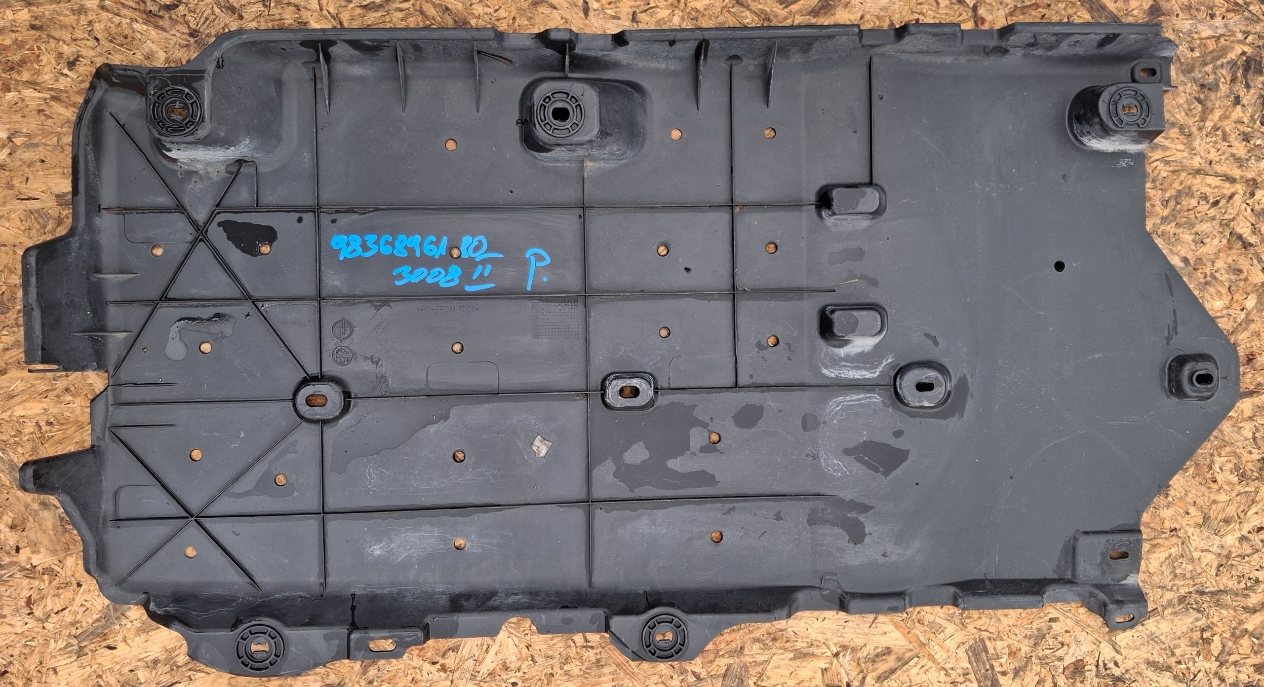 cover chassis right DS7 LIFT 9836896180