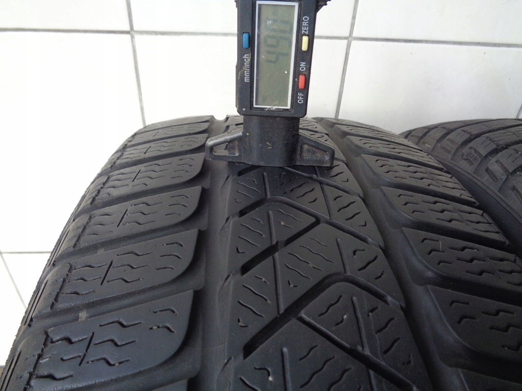 4x Zimowe PIRELLI SOTTOZERO 3 SEAL 215/60R16 95H 6,1mm Profil opony 60