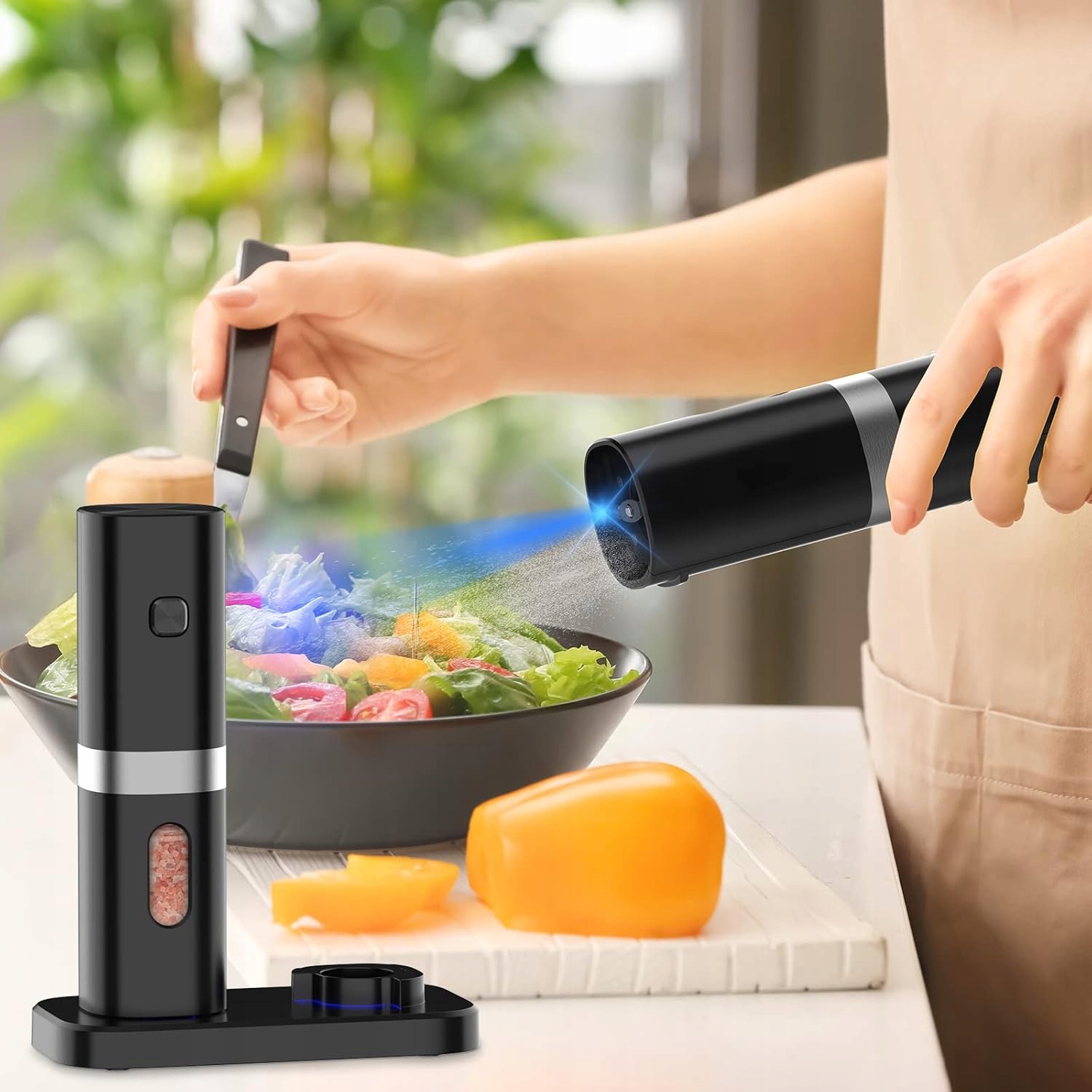 ZESTAW 2 MŁYNKÓW DO SOLI I PIEPRZU, ELEKTRYCZNY MŁYNKÓW DO SOLI I PIEPRZU Załączone wyposażenie USB