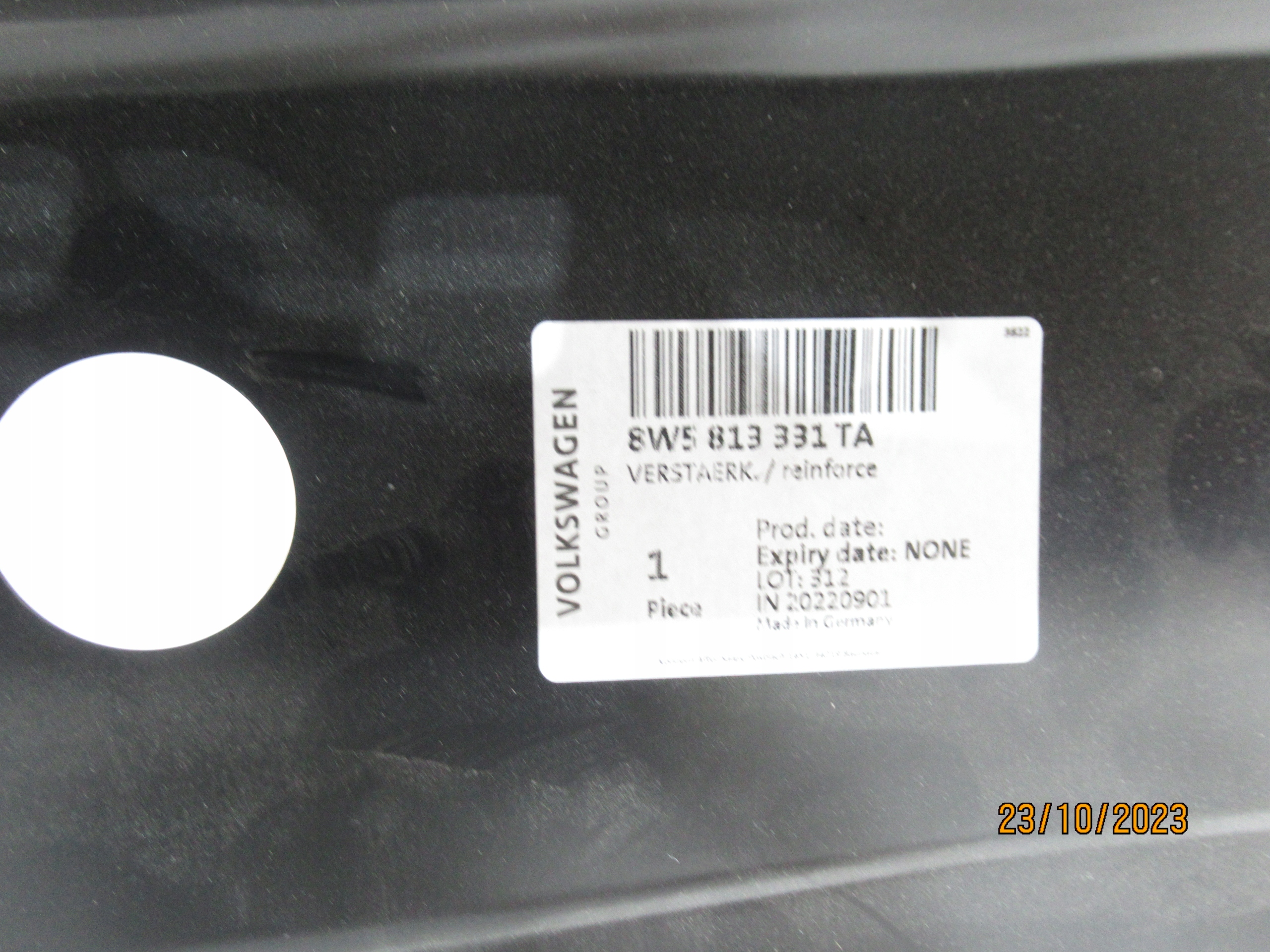 WZMOCNIENIE BLACHA ZAMYKAJĄCA TYŁ AUDI A4 B9 8W9813331TA Jakość części (zgodnie z GVO) O - oryginał z logo producenta pojazdu (OE)