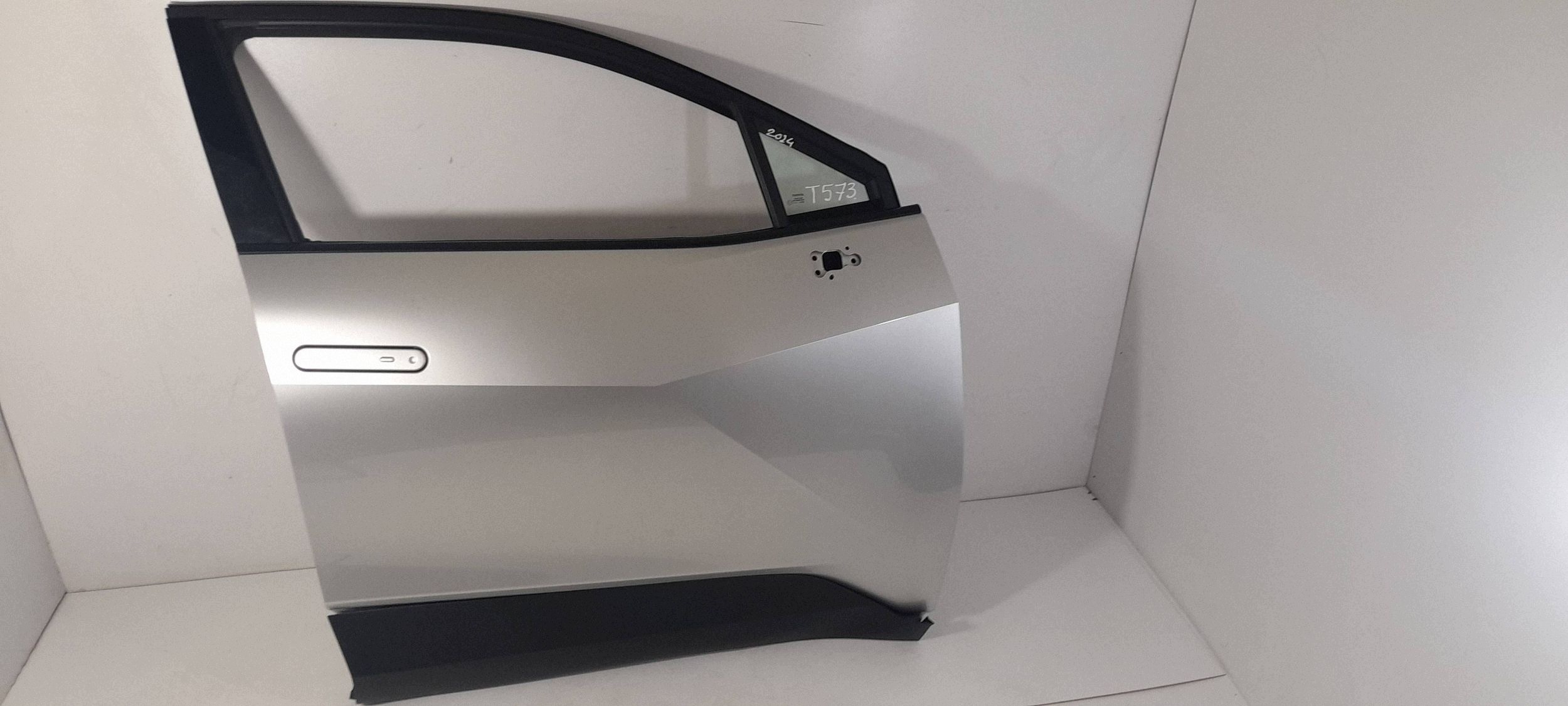 Toyota C-HR II 2024r door front right (T573)