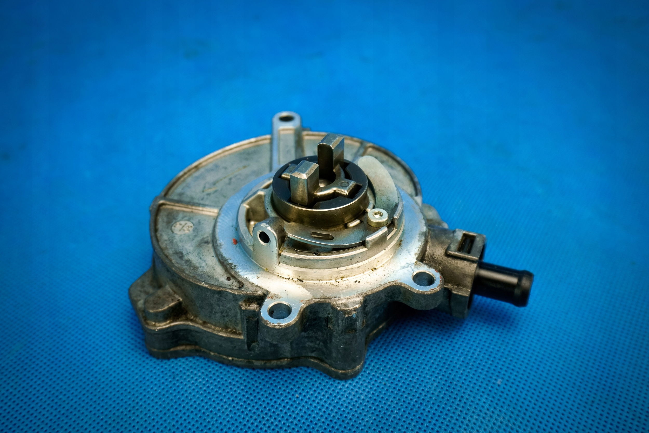 pump vacual Audi S4 S5 A6 A7 A8 06E145100M