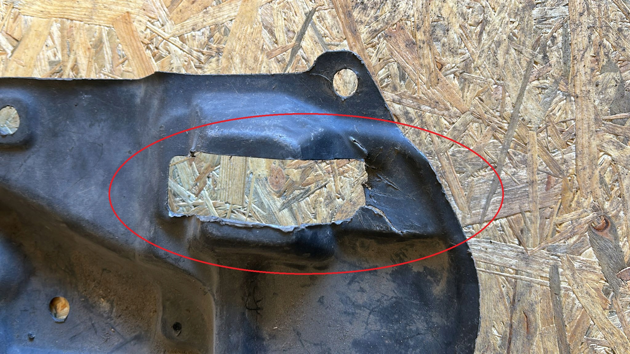 motor cover lower left left front TOYOTA AVENSIS VERSO 01-09