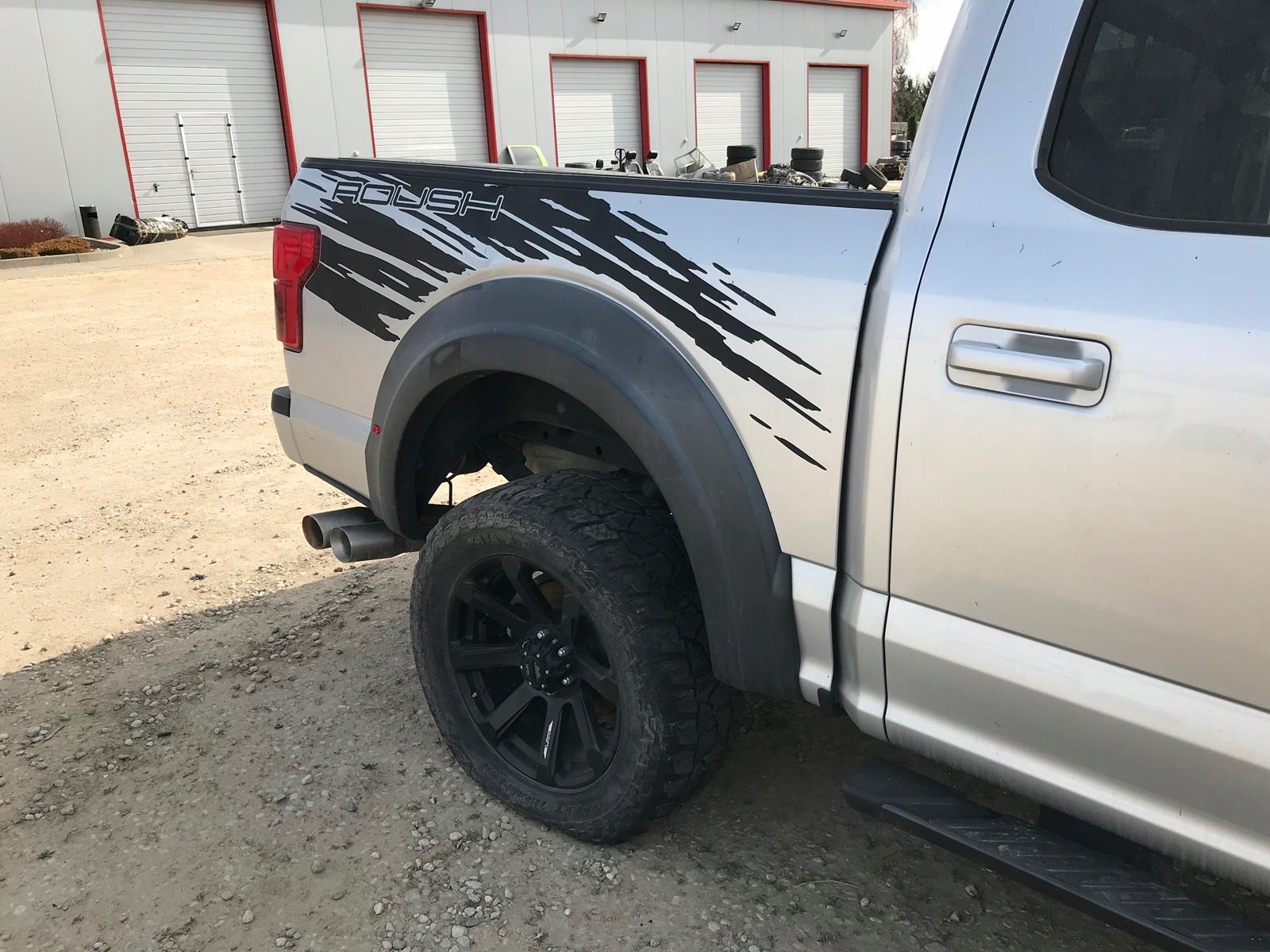 JL3T-185403-BA - FORD F150 2016-2020 обрешетка лампа крыло люк