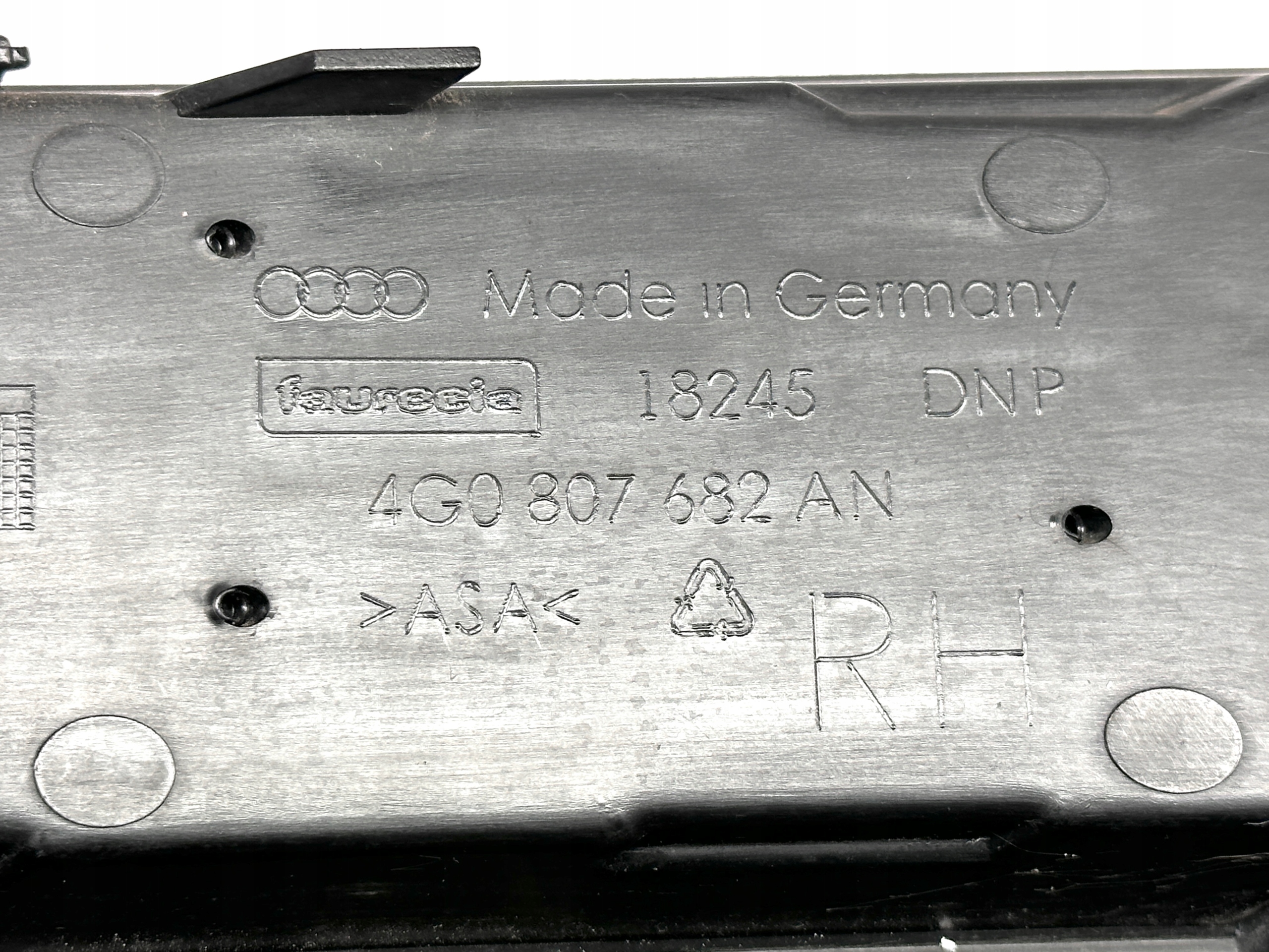 AUDI A6 C7 4G SLINE S-LINE grid of a bumper right front 4G0807682AN