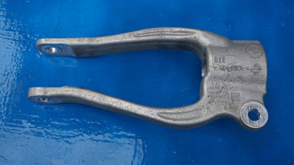 BMW 5 6 7 G30 G11 G14 Halter des Stoßdämpfers des Querlenkers