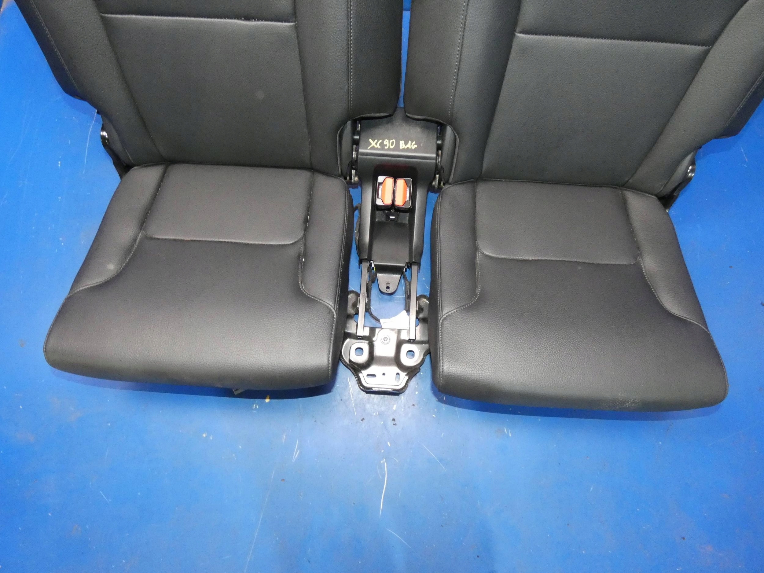 VOLVO XC90 II Sitze TRZECIEGO 3 RZEDU heck