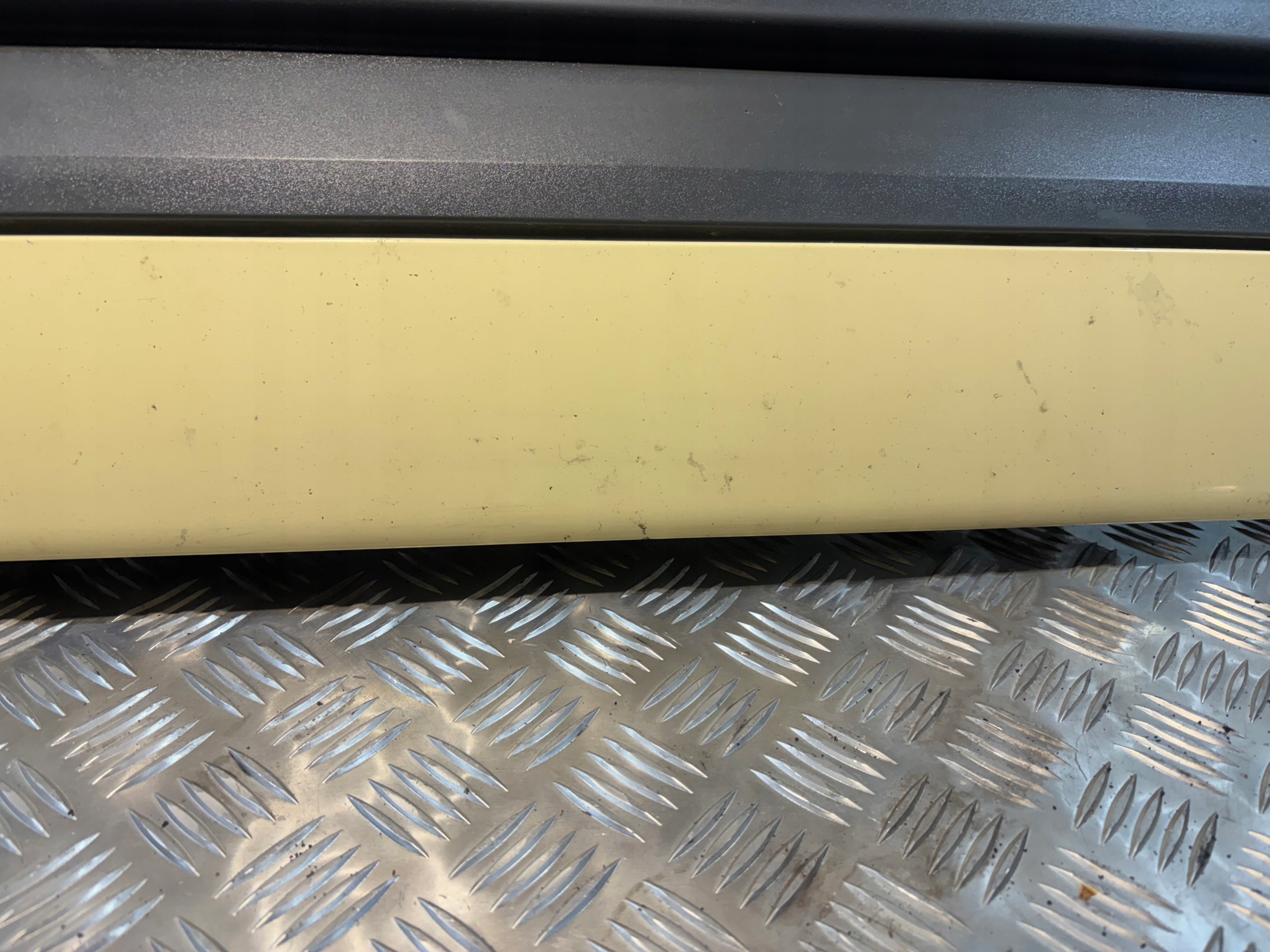bonnet grille front MAN TGL 81.61110.0063