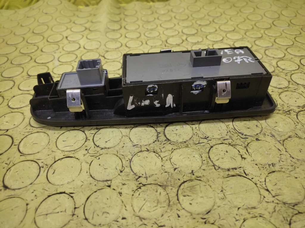FIAT LINEA Commandes Vitre 7354423320